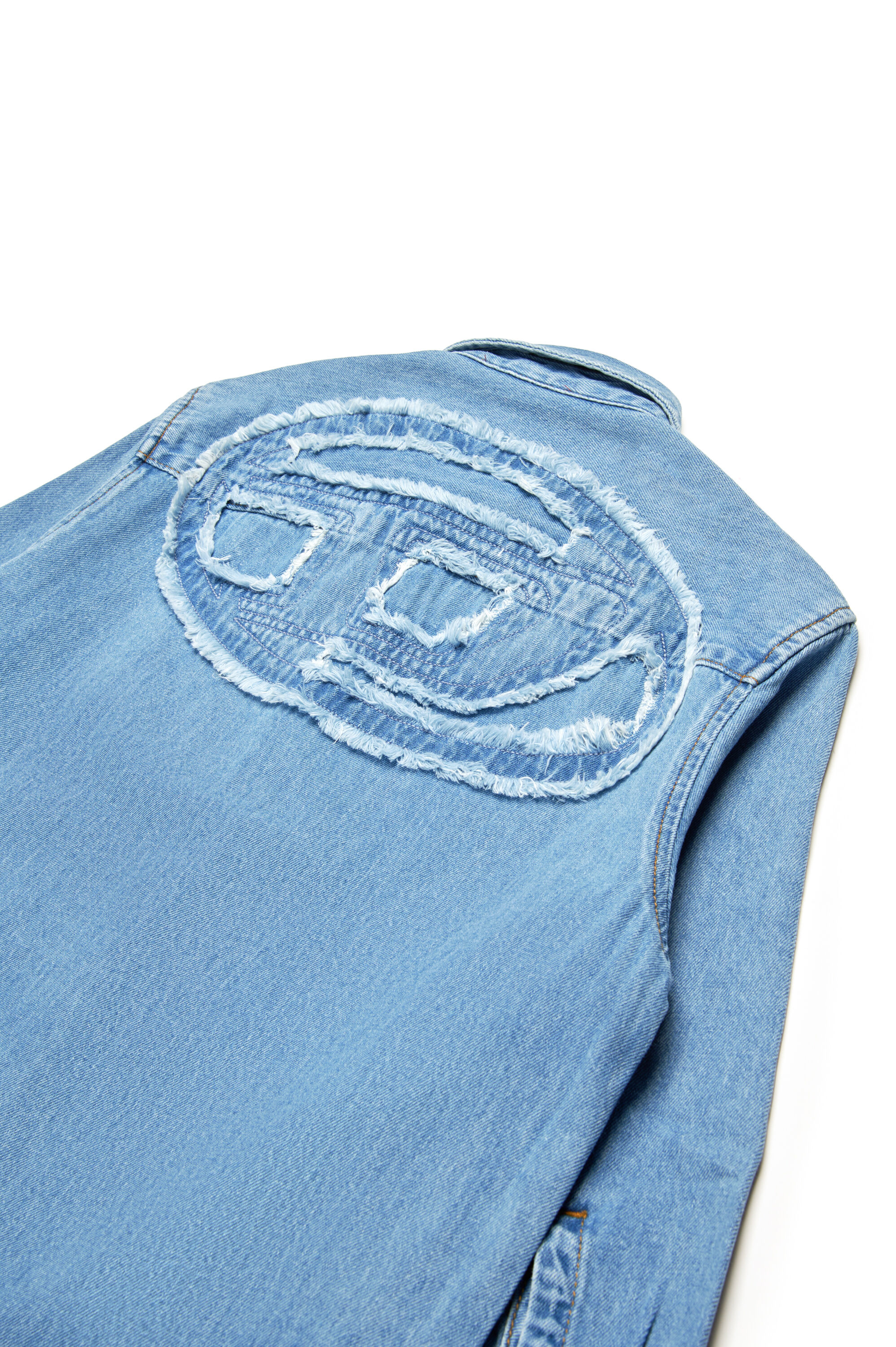 Diesel - DEBBLI, Robe chemise en denim avec logo Oval D effiloché Femme in Bleu - 4