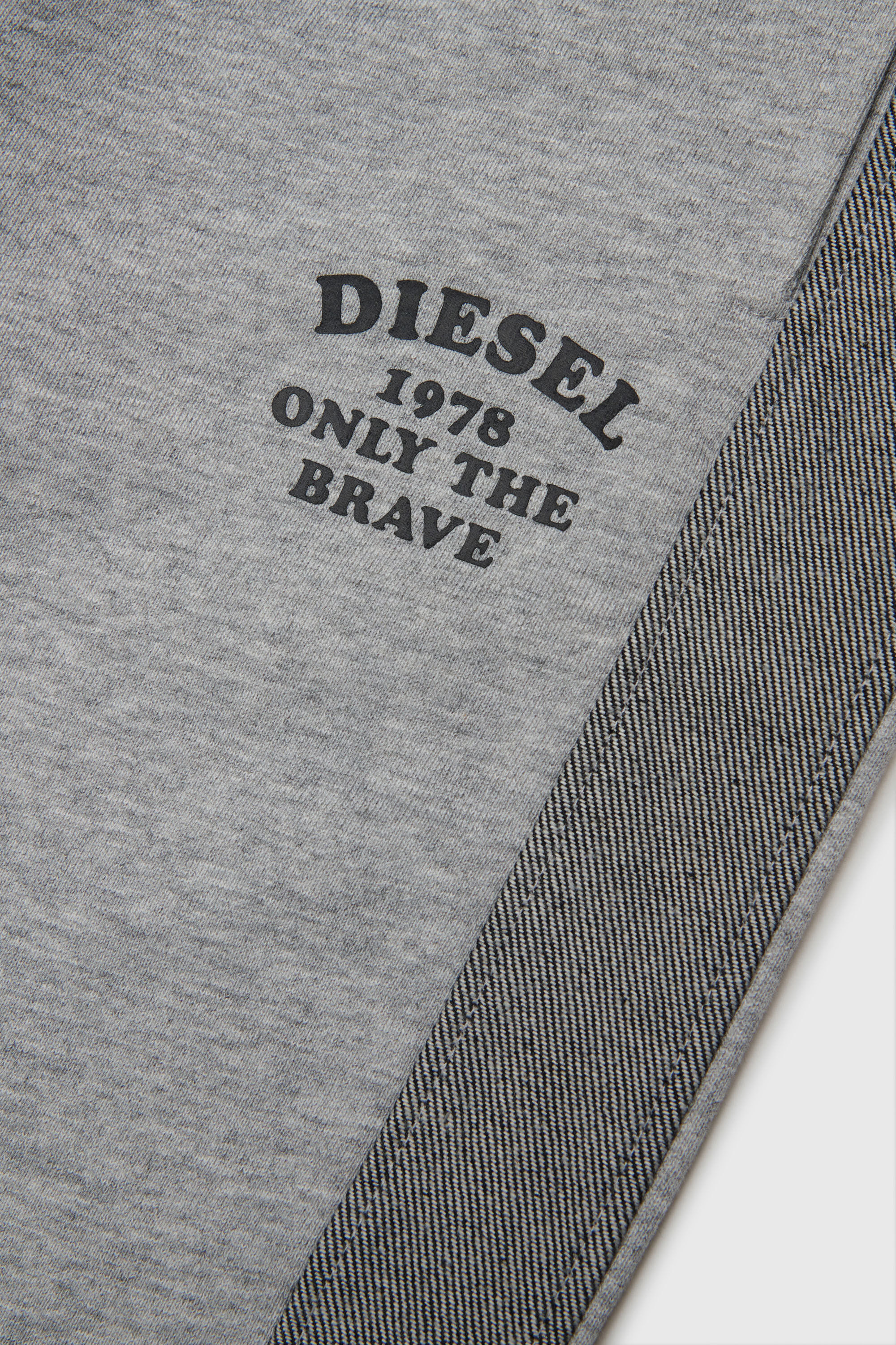 Diesel - PTEAN, Pantalon de surv&ecirc;tement avec bandes lat&eacute;rales en denim Homme in Gris - 4