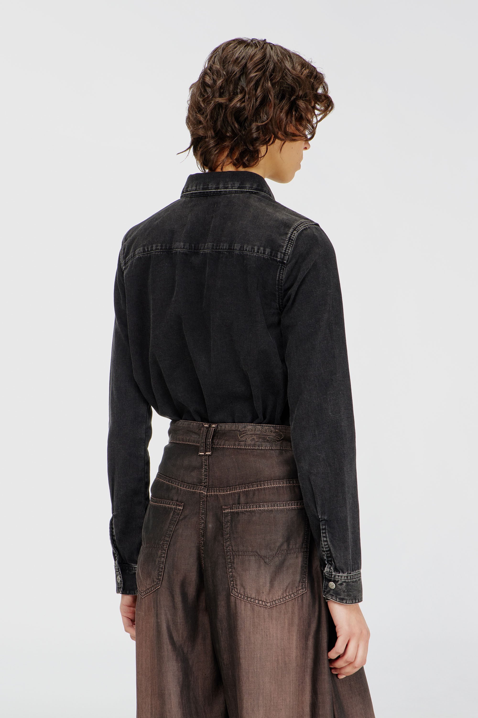 Diesel - DE-EAZY, Chemise en denim avec coutures contrast&eacute;es. Femme in Noir - 4