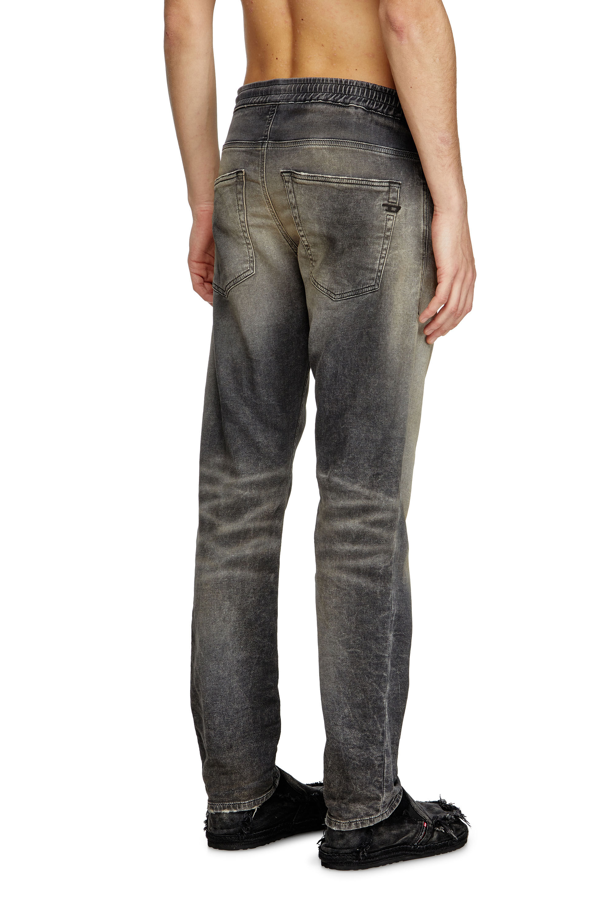 Diesel - Regular 2030 D-Krooley Joggjeans® 068PG Homme, Gris Clair - Image 4