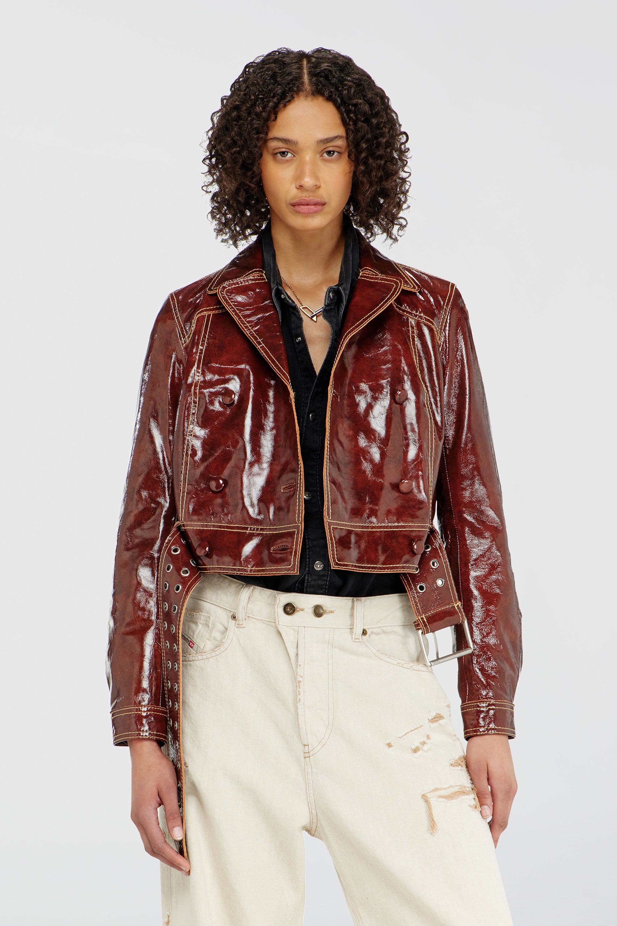 Diesel - L-EGEND, Veste en cuir verni avec large ceinture Femme in Rouge - 3