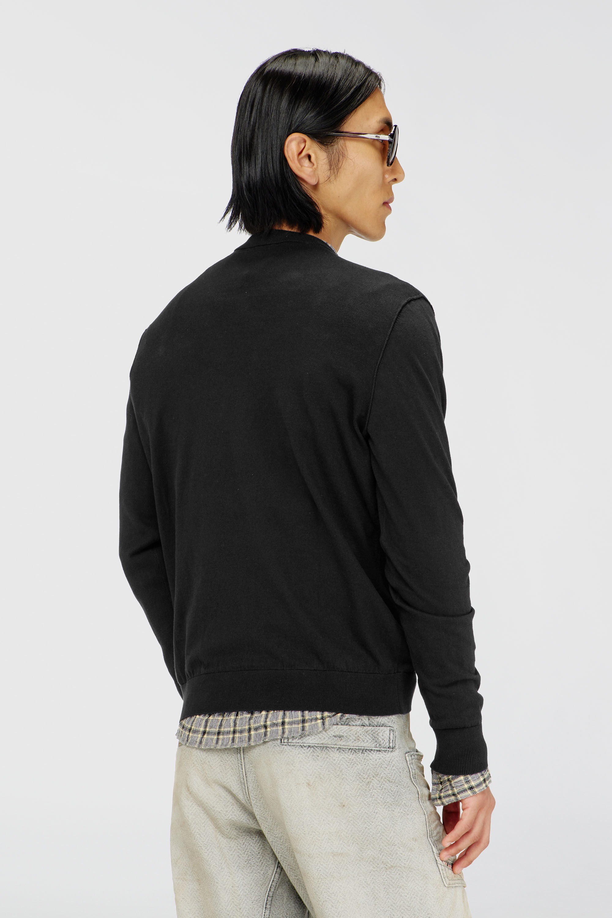 Diesel - K-FREEX-VNECK-TAG-T92, Pull en coton &agrave; col V avec logo Oval D ton sur ton Homme in Noir - 4