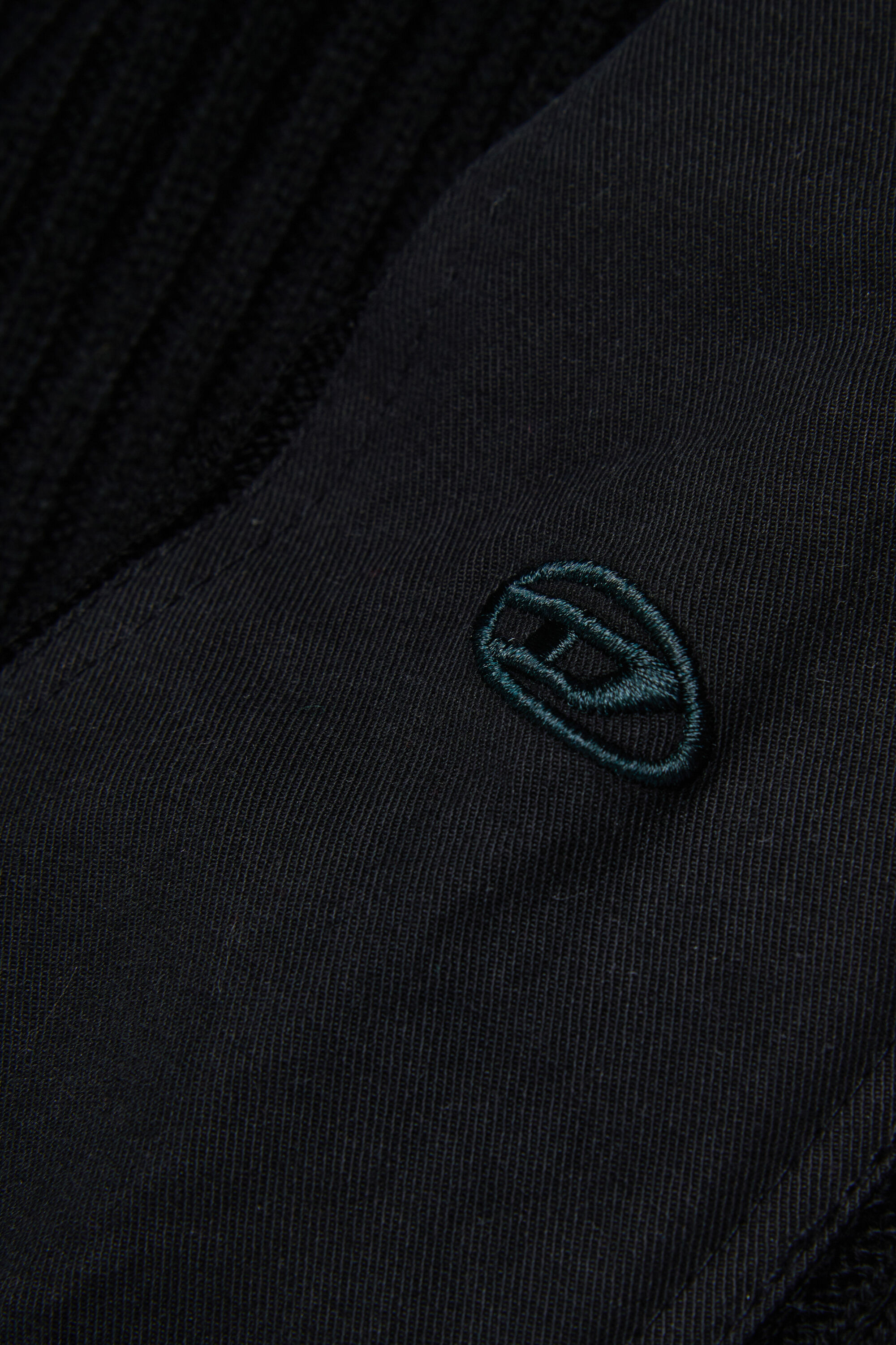 Diesel - KAMAR, Pull effiloch&eacute; en m&eacute;lange de laine Homme in Noir - 4