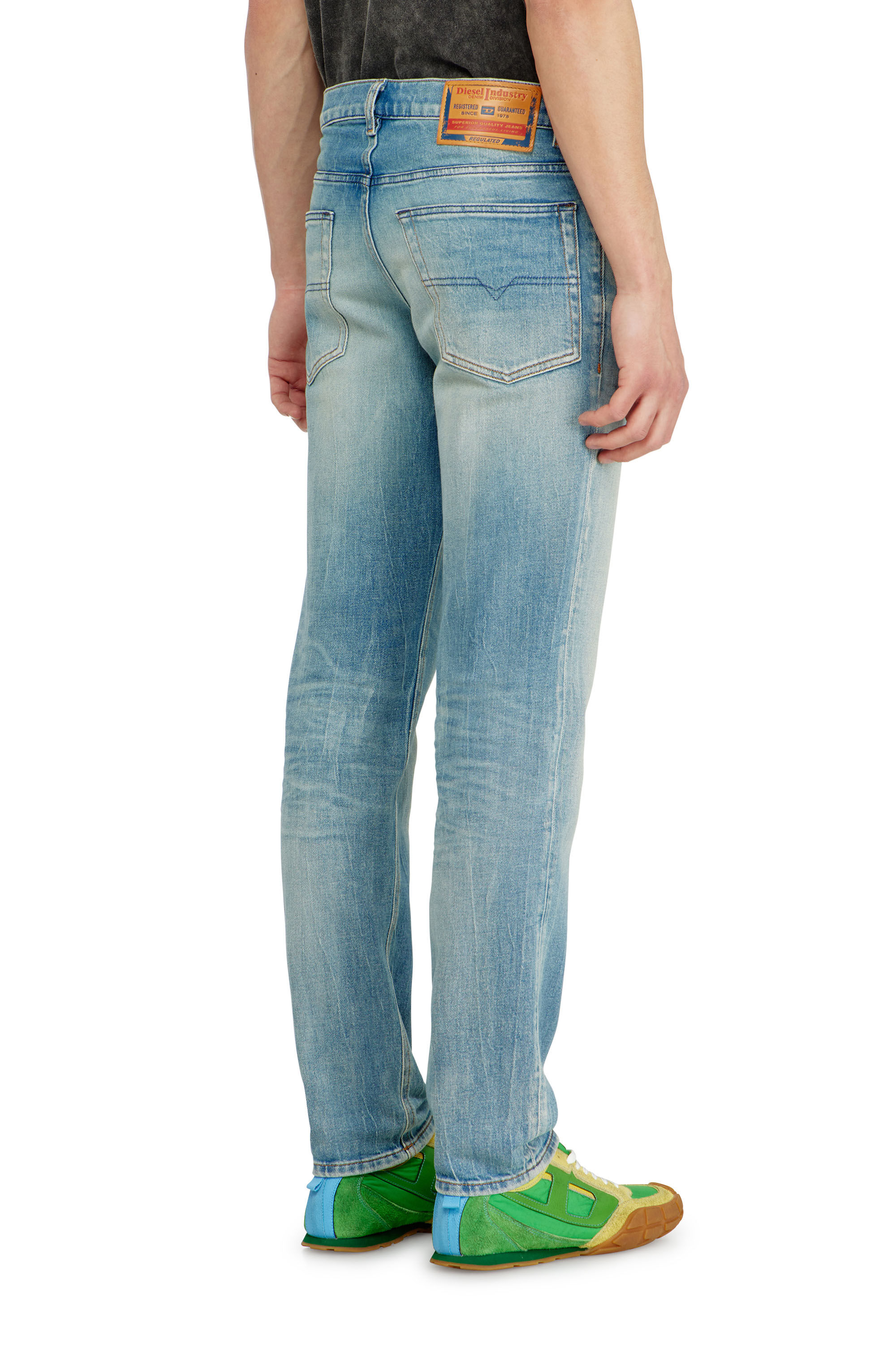 Diesel - Regular Jeans 2023 D-Finitive 09P33 Homme, Bleu Clair - Image 5