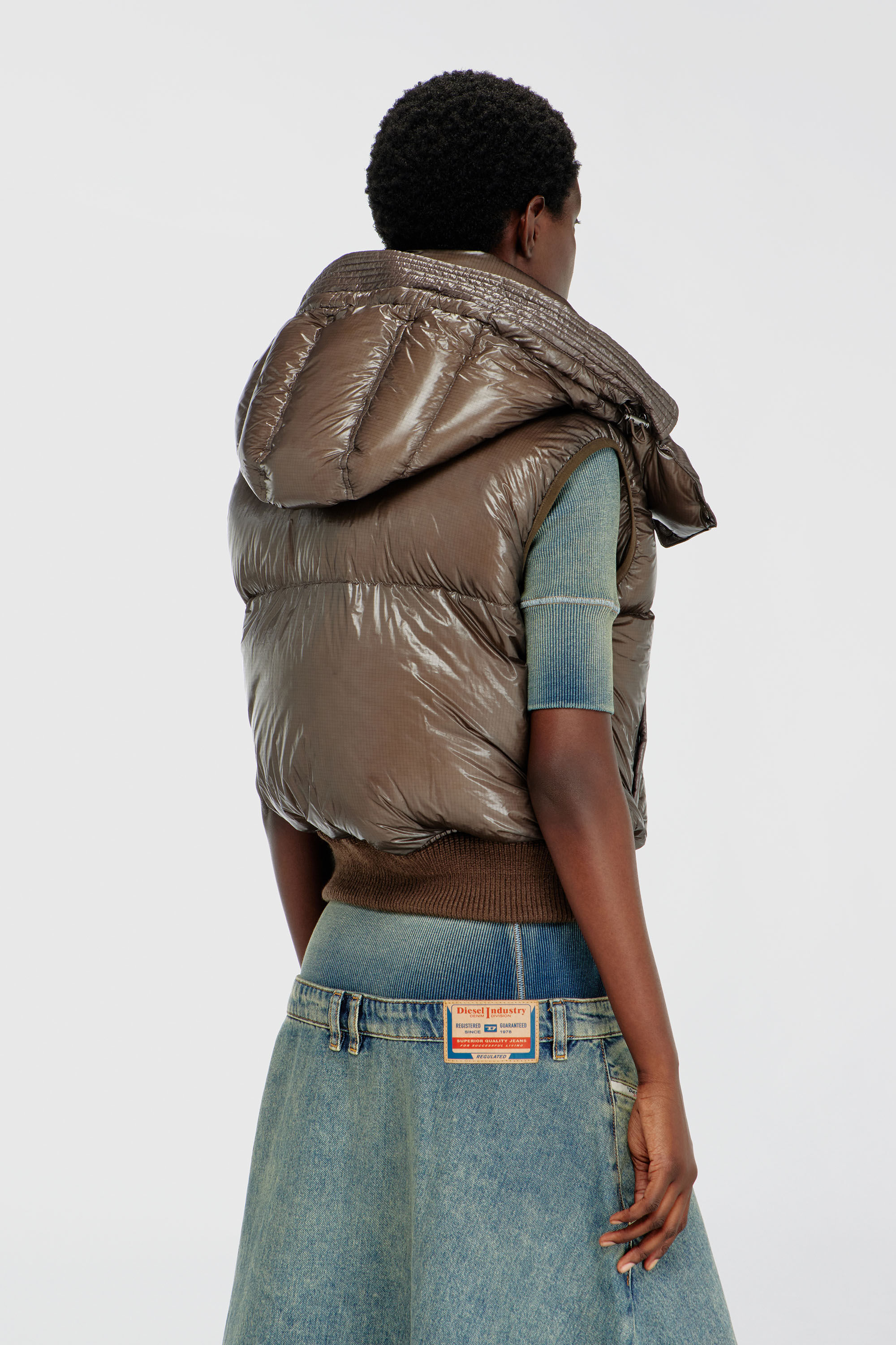 Diesel - W-PEYT-SSL-NEW-T1, Doudoune sans manches en ripstop avec capuche amovible Femme in Marron - 4