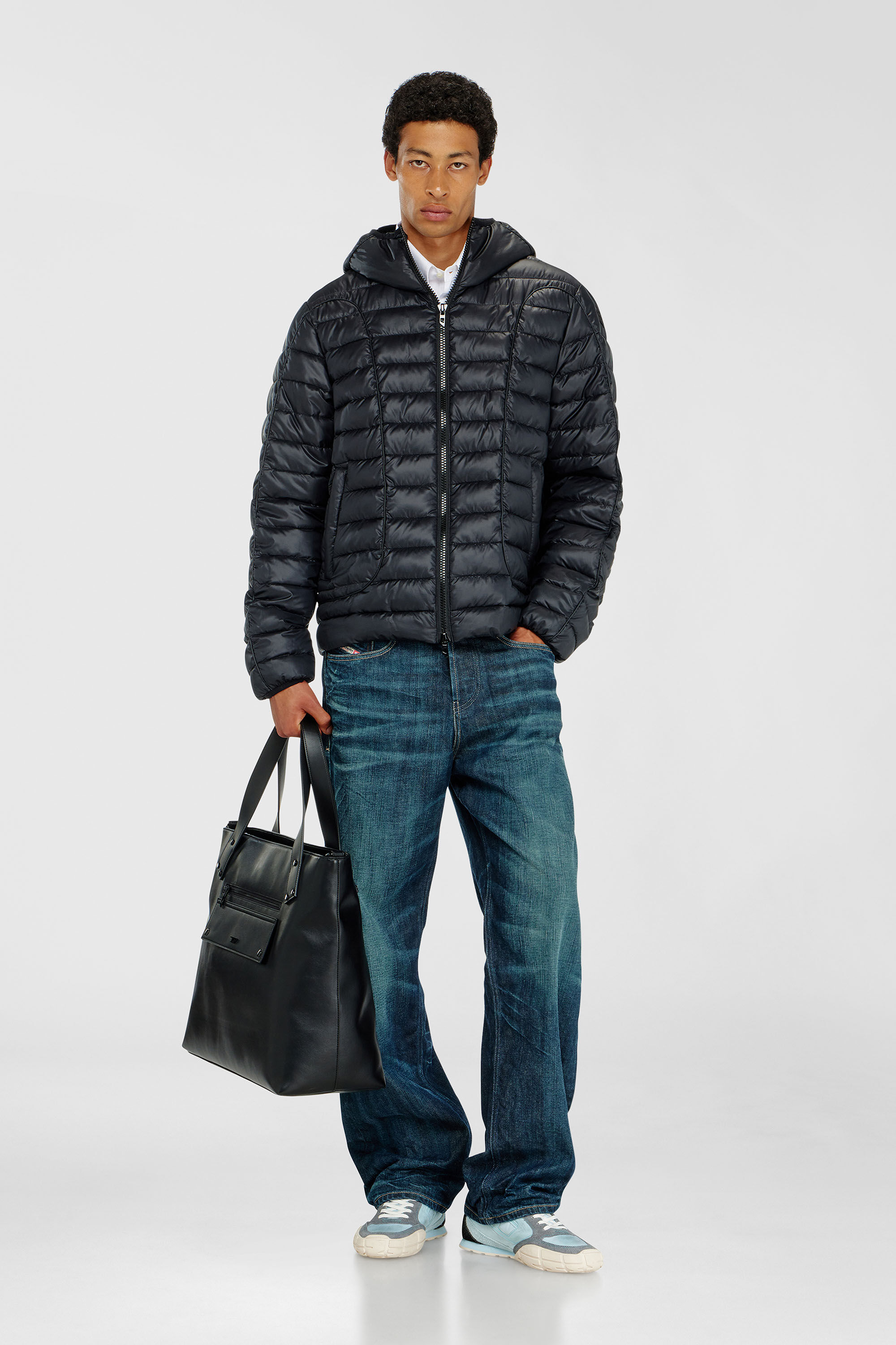 Diesel - W-STONE-WRD, Doudoune avec passepoil ton sur ton Homme in Noir - 1