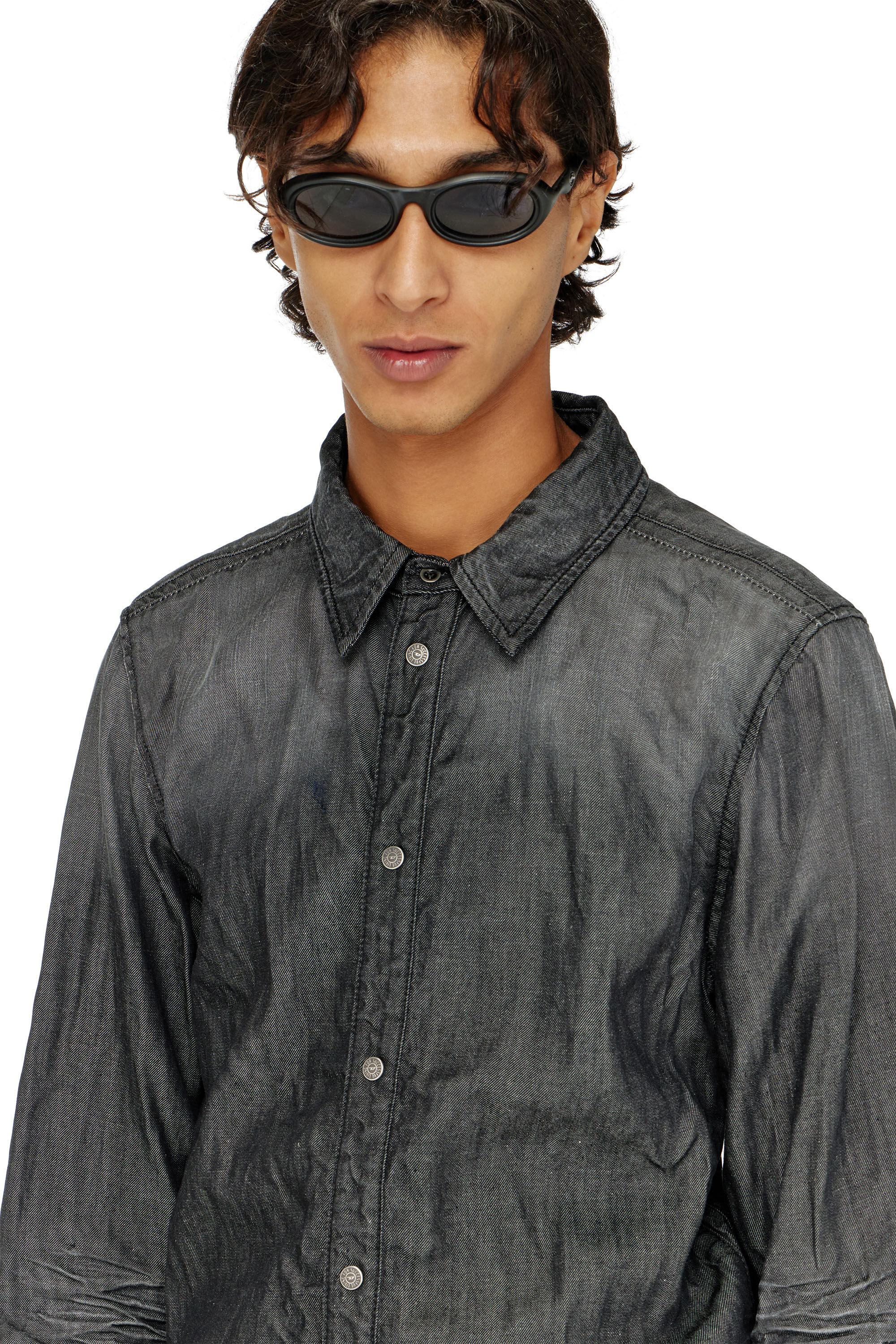 Diesel - D-SYNAR-FSJ2, Chemise en denim froiss&eacute; Homme in Noir - 5