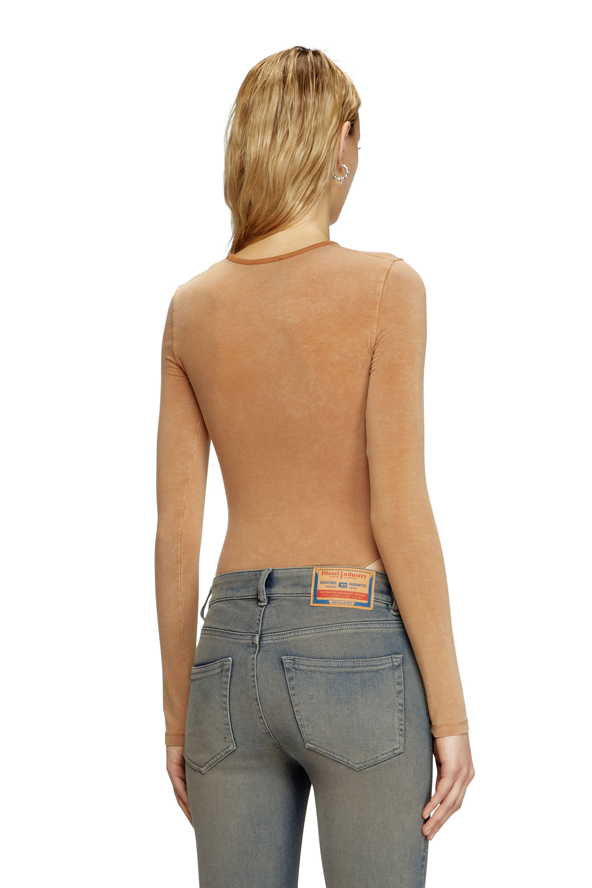 Diesel - T-FINNE-Q2, Body à manches longues avec détail soutien-gorge Femme in Marron - 4