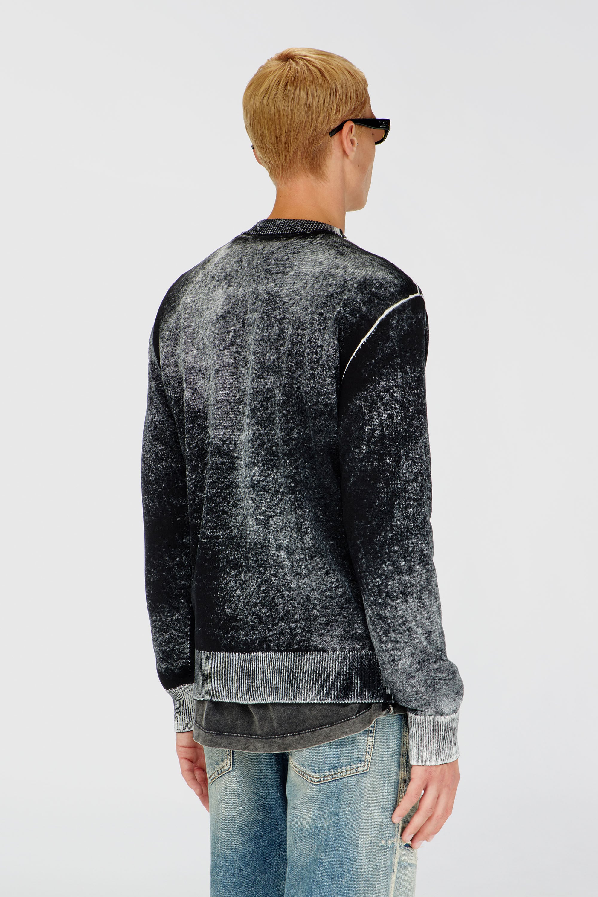 Diesel - K-LAURENT, Pull avec impression invers&eacute;e d&eacute;color&eacute;e Homme in Noir - 4
