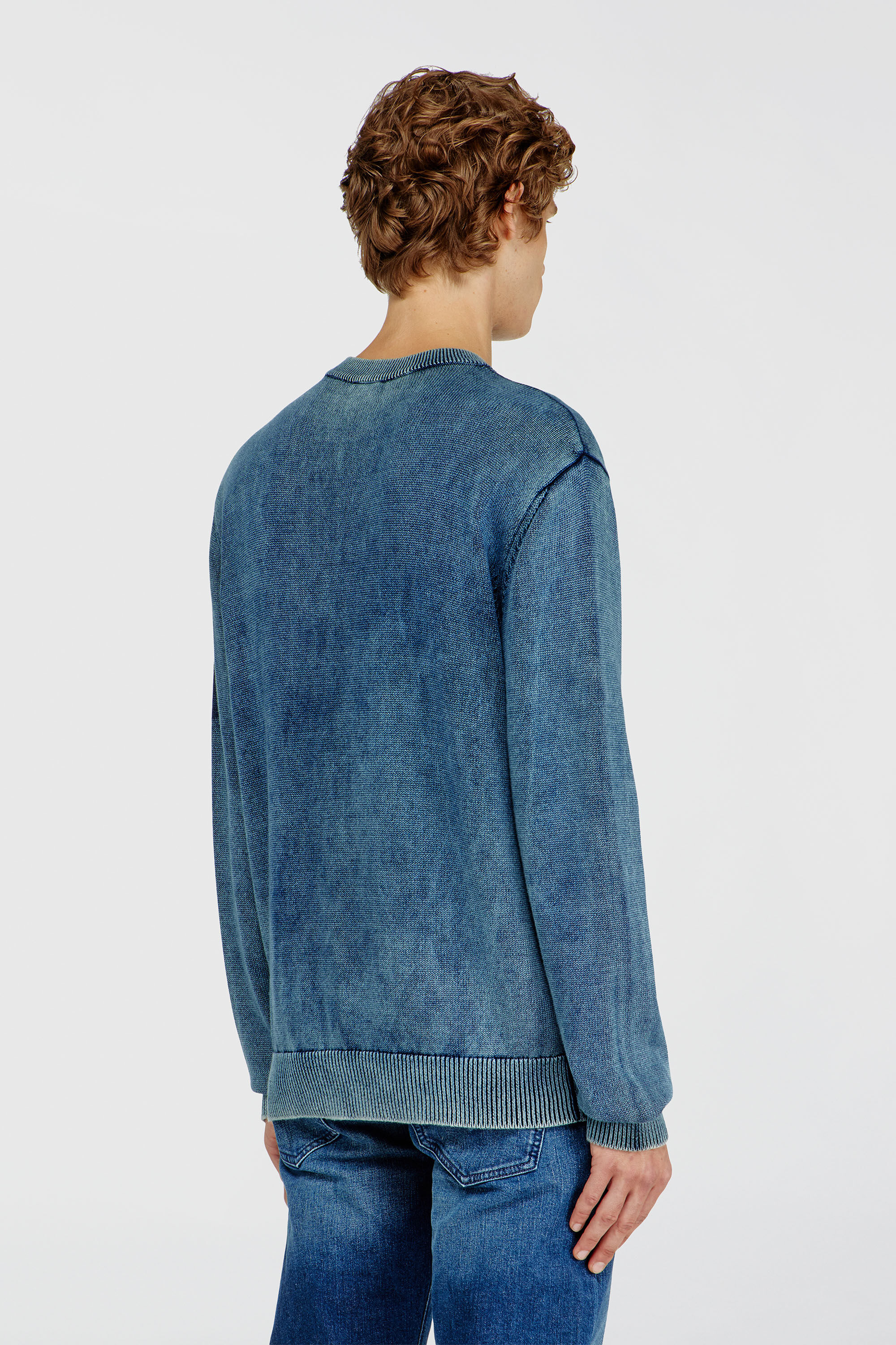 Diesel - K-PERNE, Pull en maille effet denim avec patchs Homme in Bleu - 4