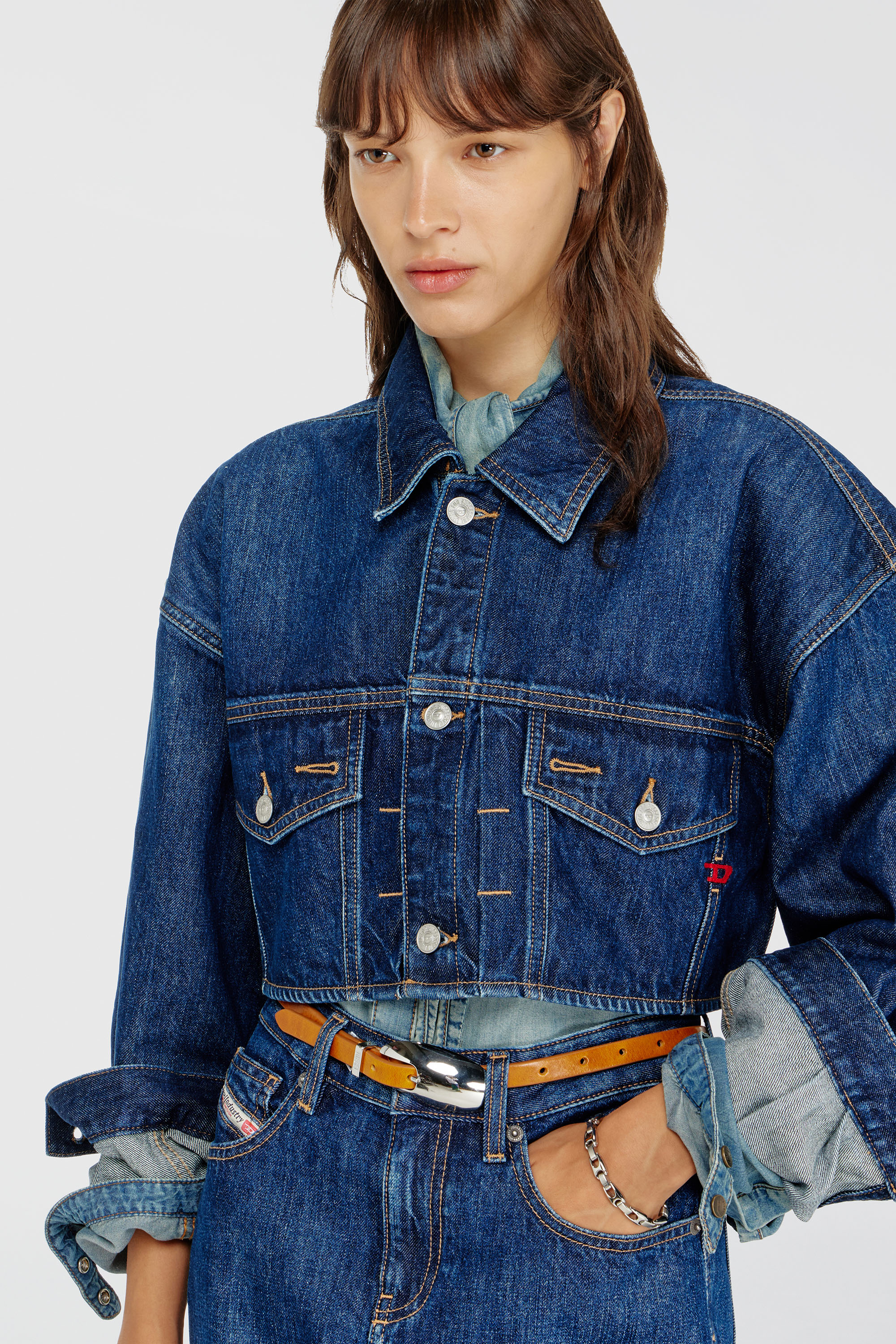 Diesel - DE-MALLEY, Veste trucker en denim cropped oversize Femme in Bleu - 5