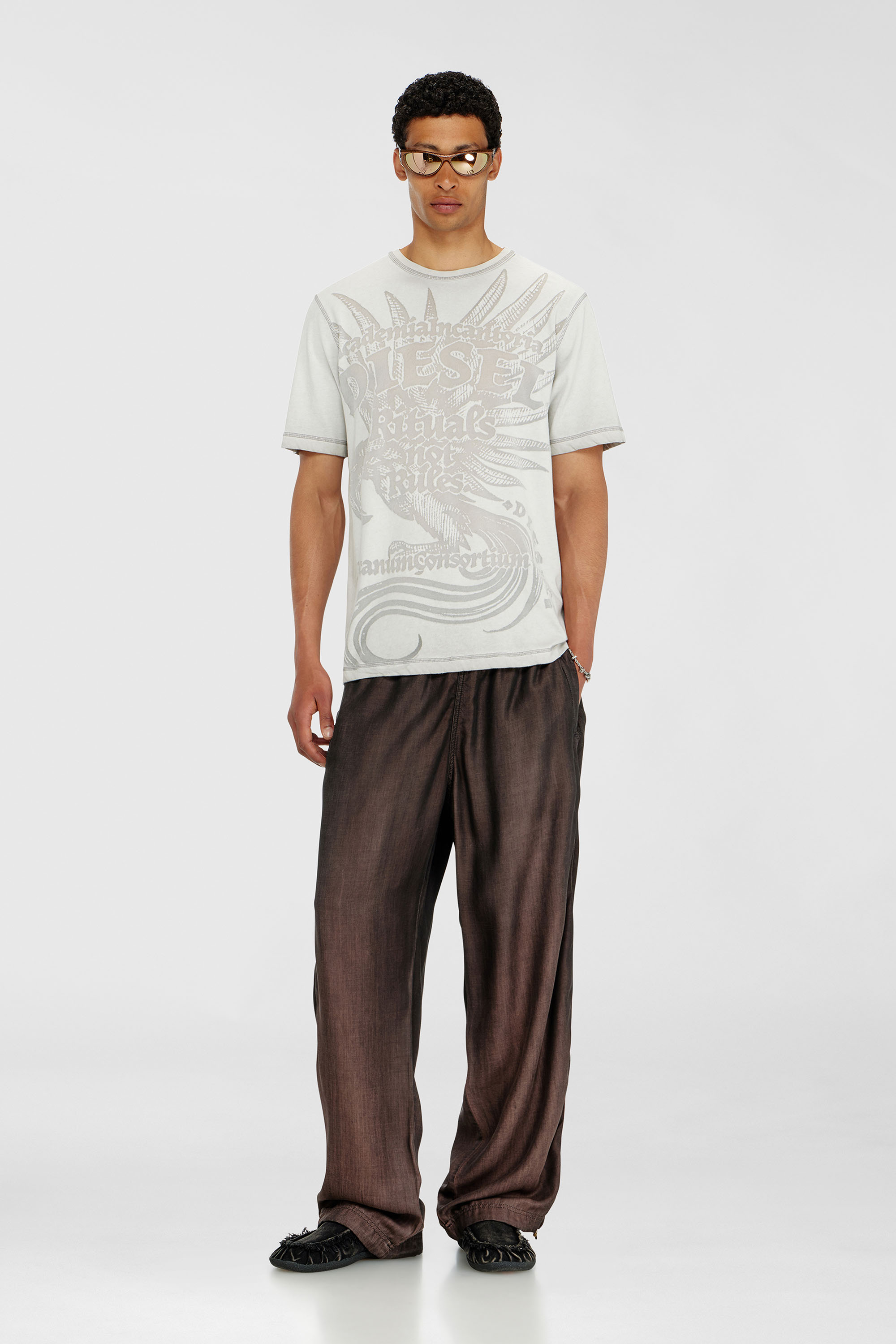 Diesel - T-RAWJUST-AA1, T-shirt en jersey avec motif emboss&eacute; Homme in Gris - 1