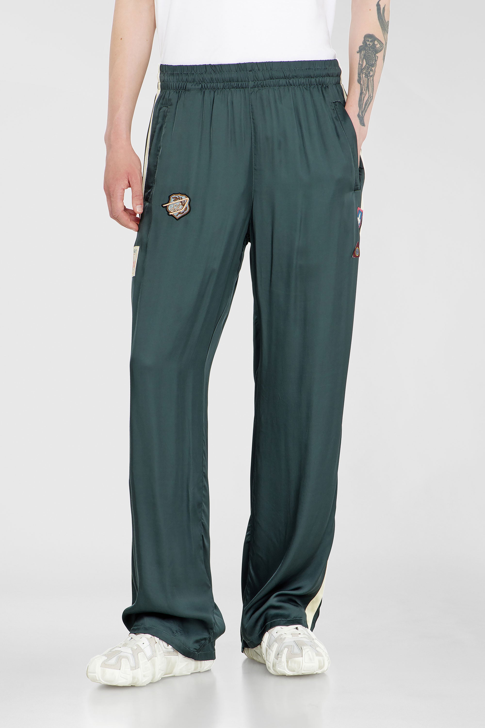 Diesel - P-ANNU, Pantalon de surv&ecirc;tement en satin avec patchs Homme in Vert - 1