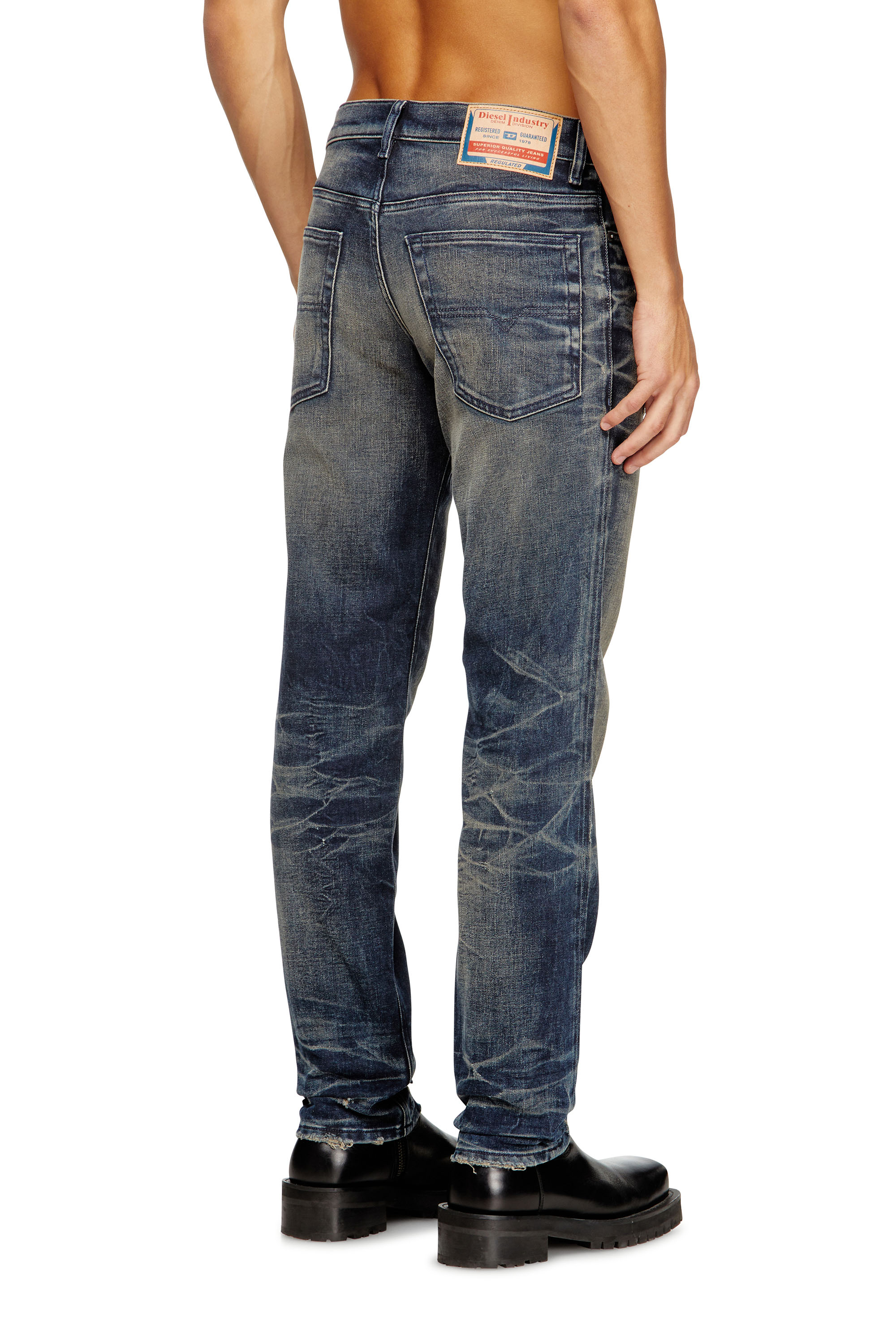 Diesel - Regular Jeans 2023 D-Finitive 09M46 Homme, Bleu Foncé - Image 4