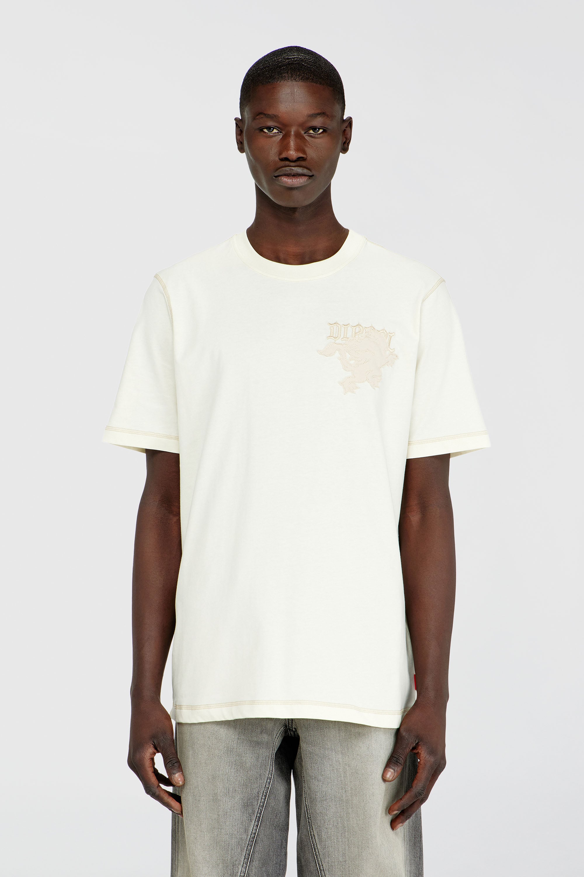 Diesel - T-ADJUST-NOTCH, T-shirt classique avec &eacute;cusson brod&eacute; Homme in Blanc - 1