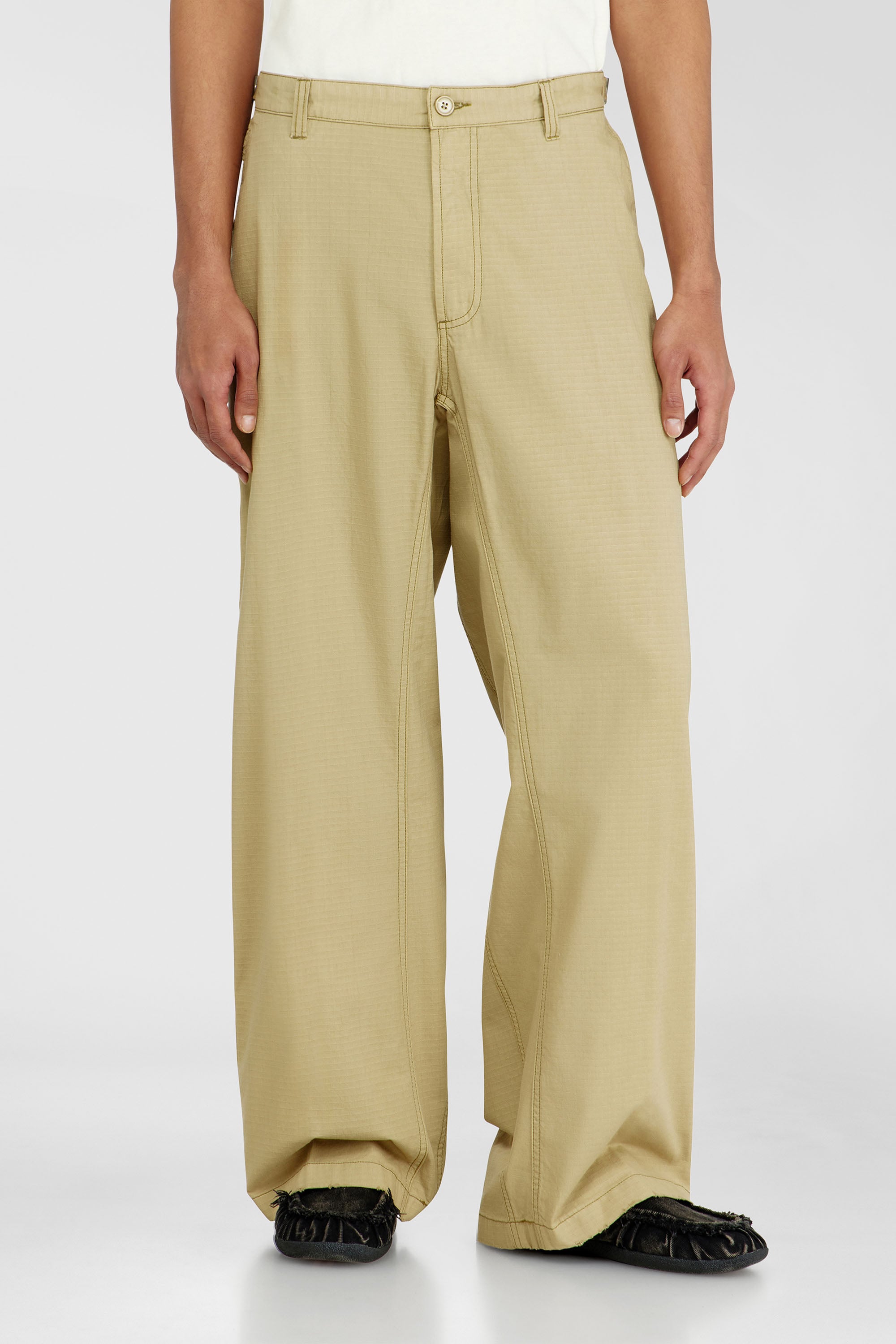 Diesel - P-BALL, Pantalon en ripstop de coton avec boucles lat&eacute;rales Homme in Beige - 1