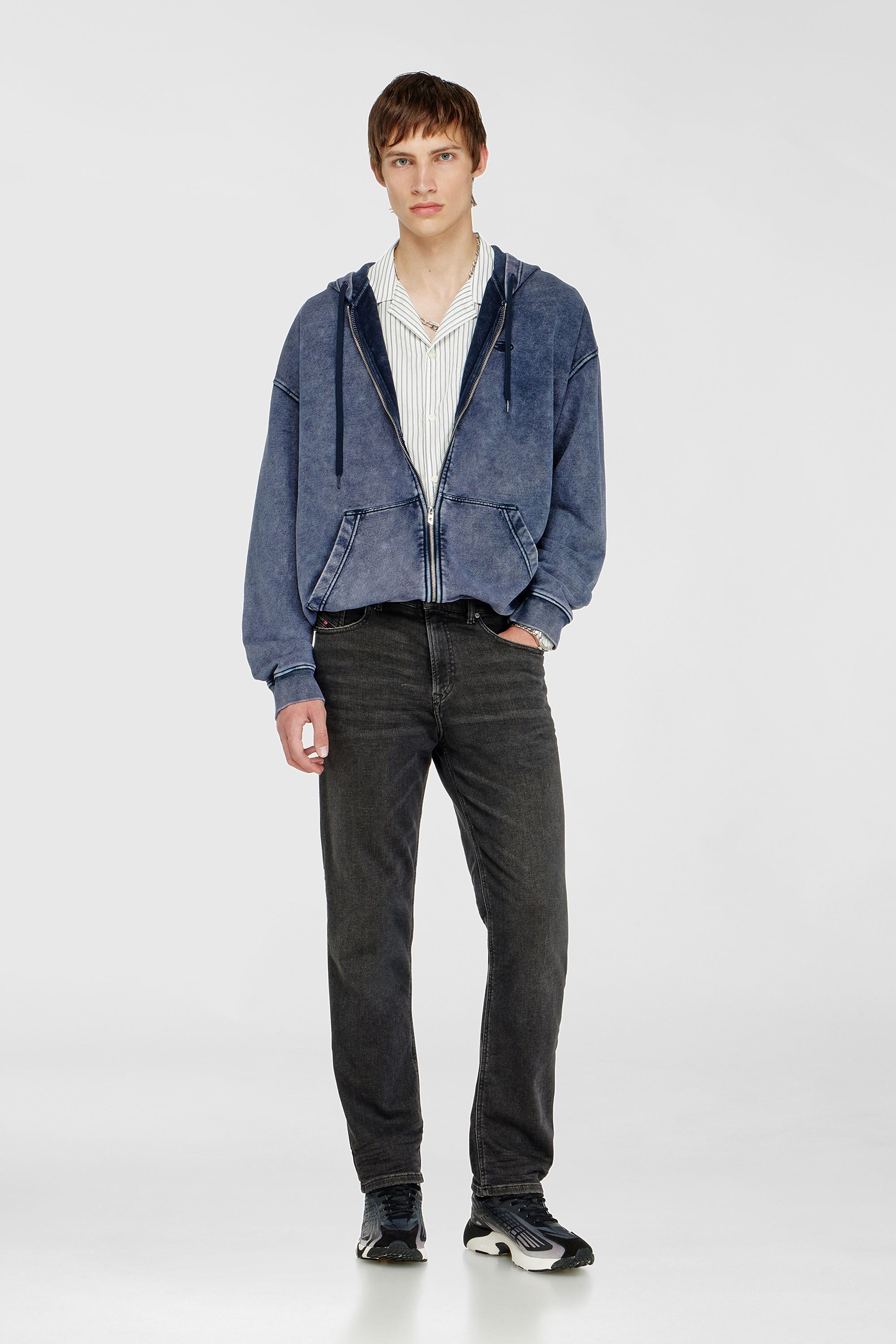 Diesel - Regular 2090 D-Veekley Joggjeans&reg; 09P92 Homme, Noir/Gris fonc&eacute; - Image 2