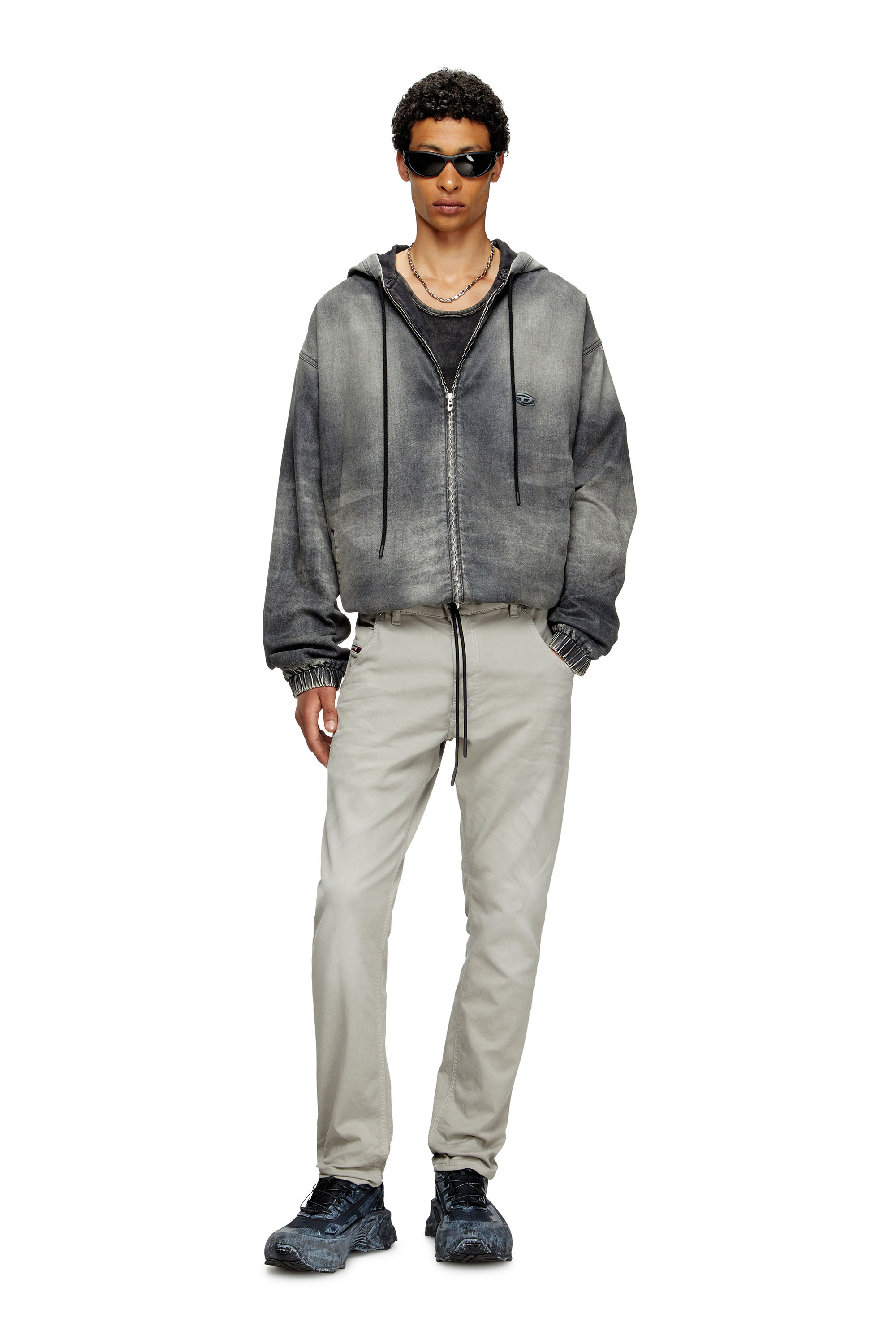 Diesel - Regular 2032 D-Krooley Joggjeans® 0670M Homme, Gris Clair - Image 1