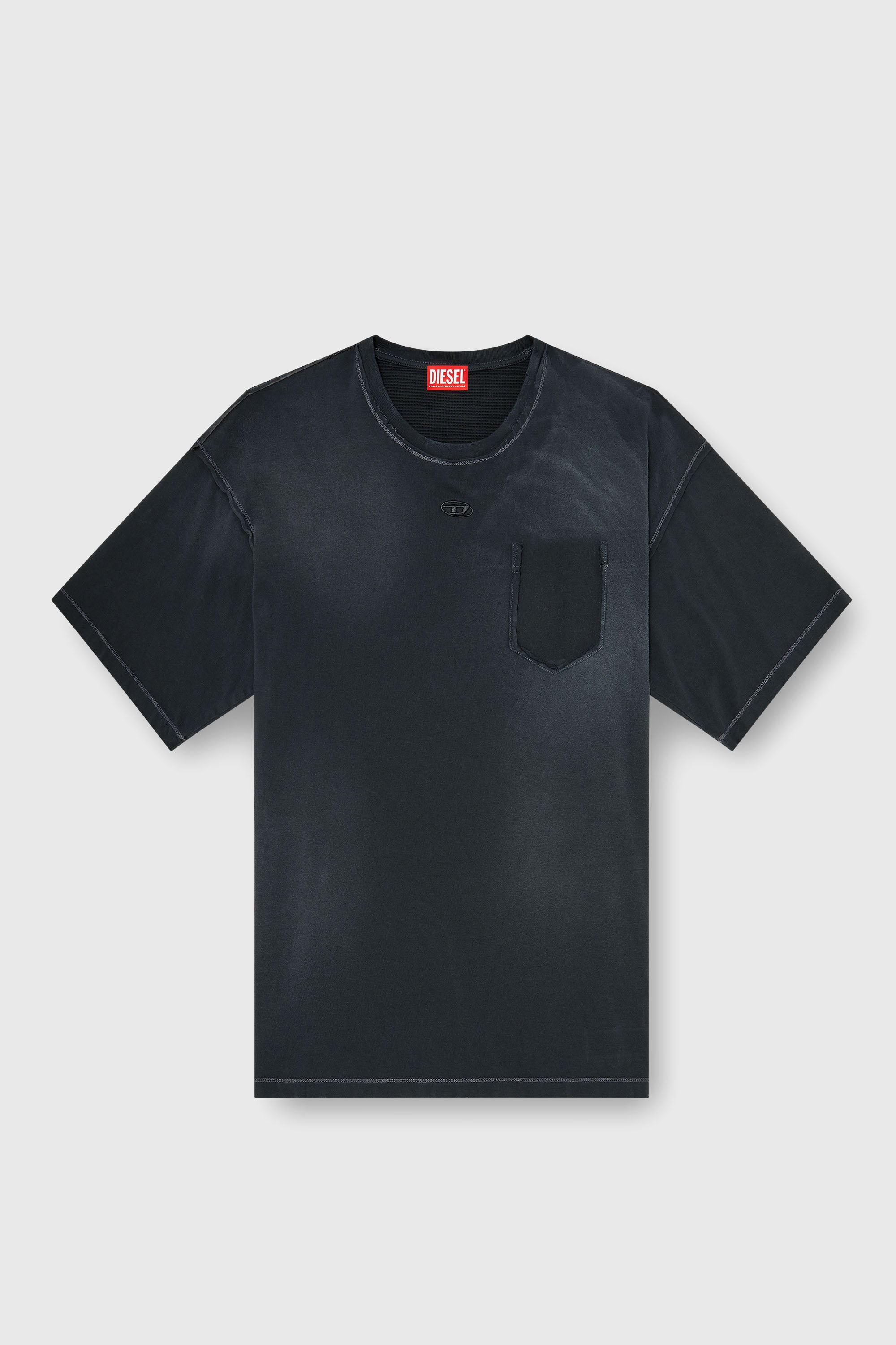 Diesel - T-POCK, T-shirt effet d&eacute;lav&eacute; avec poche d&eacute;chir&eacute;e Homme in Noir - 2