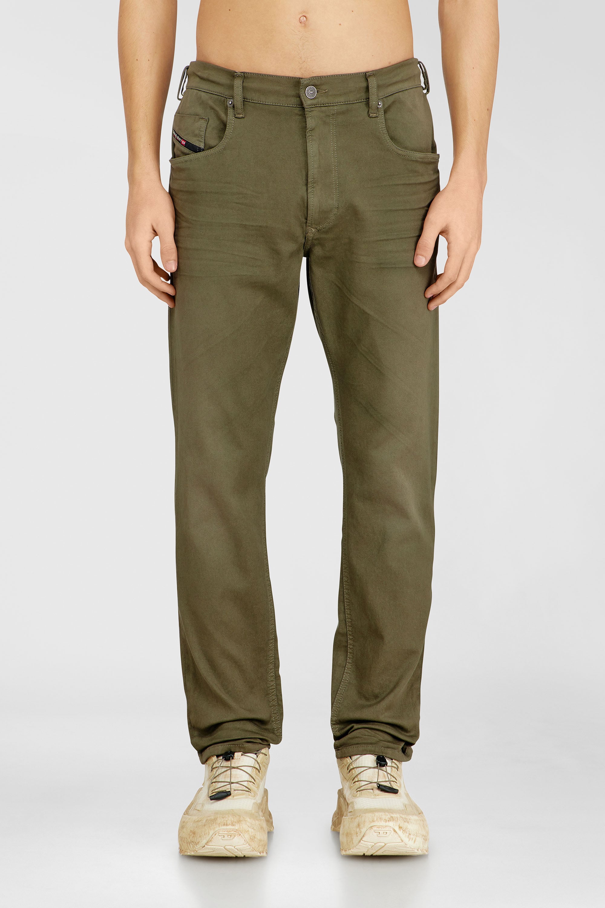 Diesel - Regular 2032 D-Krooley-BW Joggjeans&reg; 0670M Homme, Vert Militaire - Image 1
