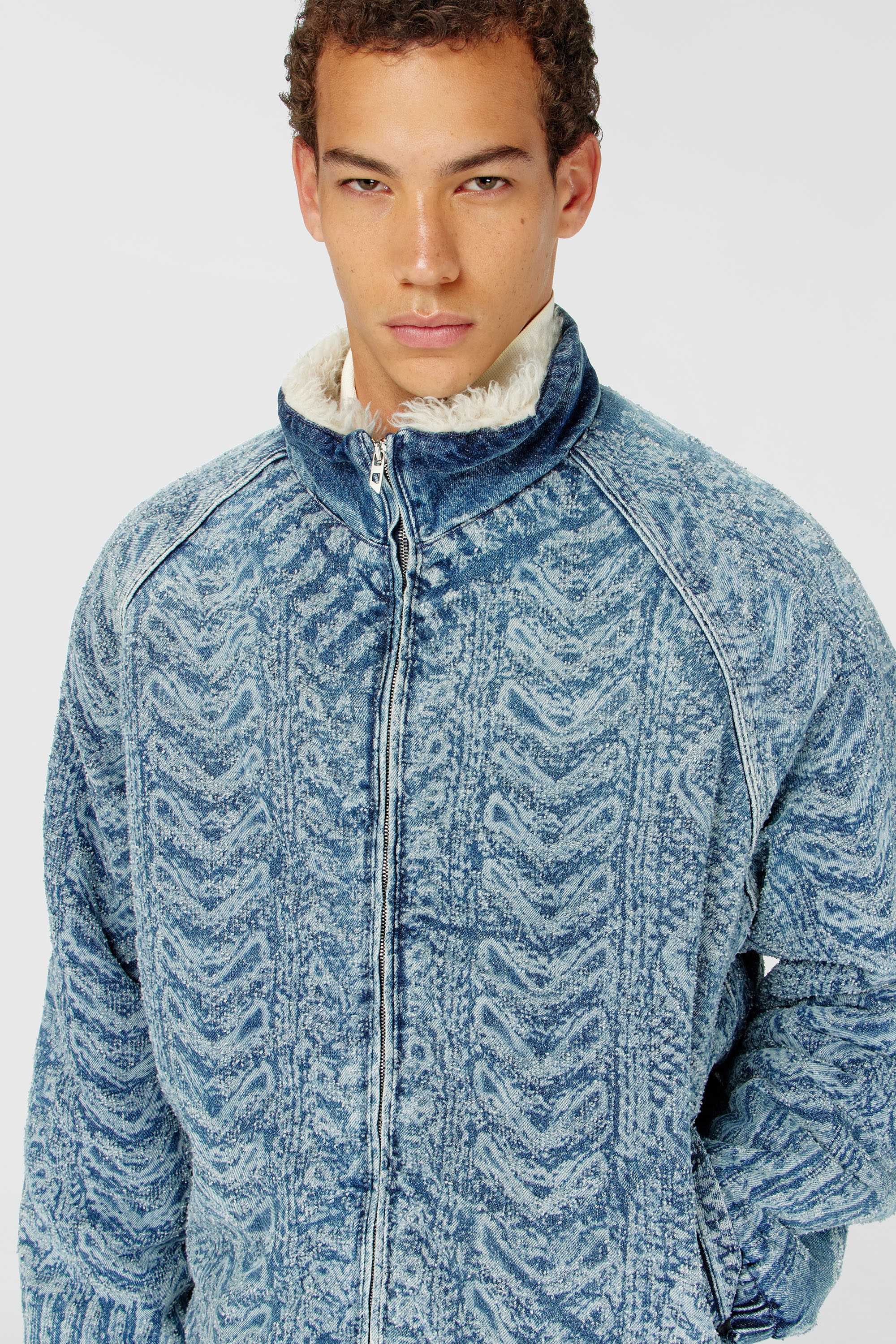Diesel - D-KRAPS-S, Veste en denim effet maille torsad&eacute;e Homme in Bleu - 5