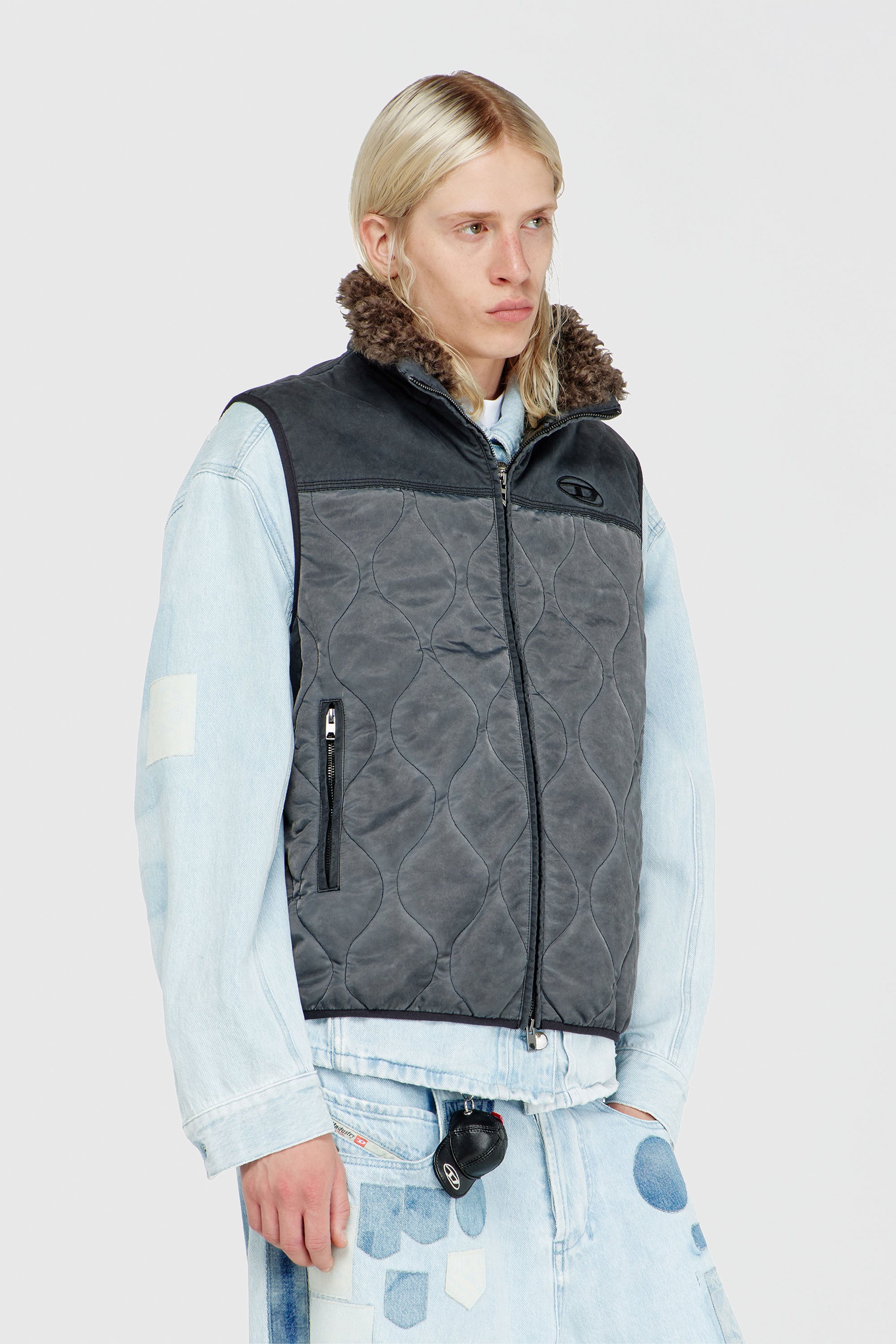 Diesel - J-ALVAR, Gilet matelass&eacute; avec col doubl&eacute; doux Homme in Gris - 1
