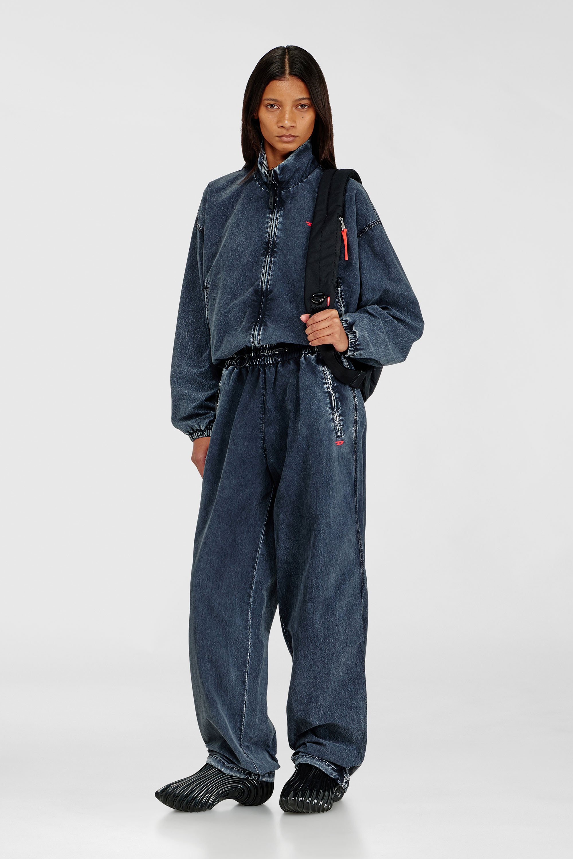 Diesel - P-APYRI, Pantalon acid-wash en nylon Taslan Femme in Bleu - 1