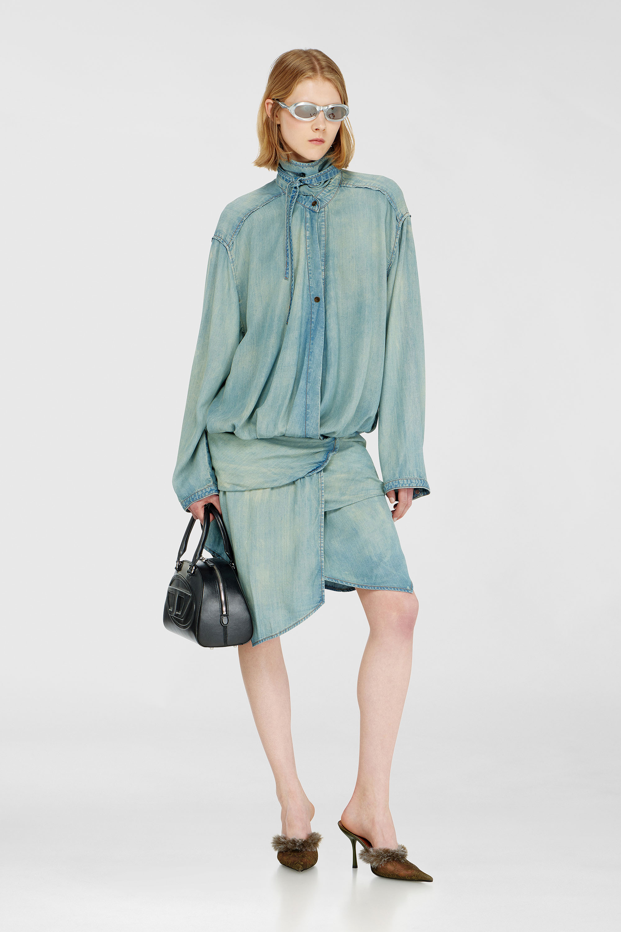 Diesel - DE-TILORA-S, Robe chemise en denim oversized drap&eacute;e Femme in Bleu - 2