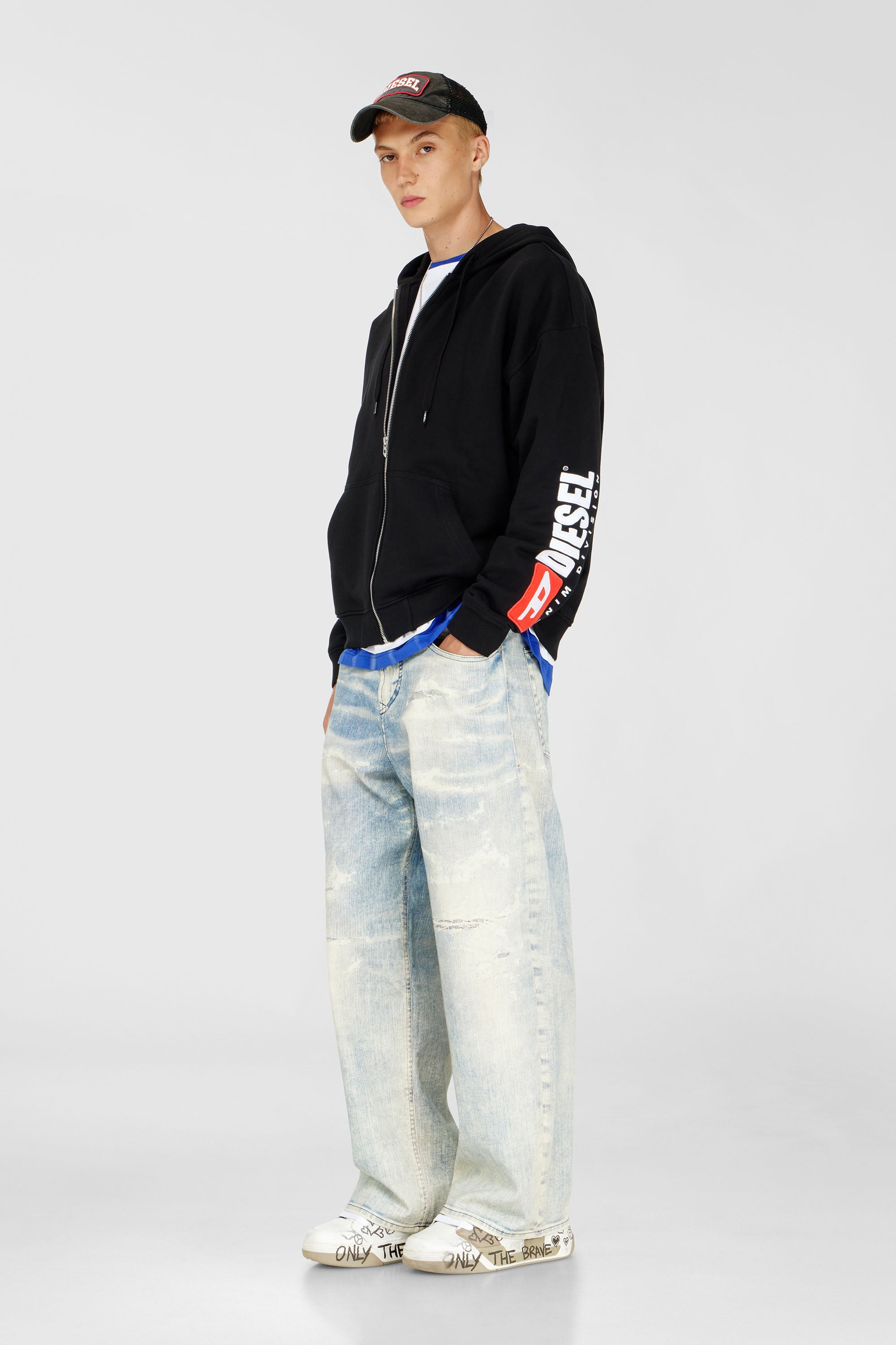 Sweat &agrave; capuche avec logo brod&eacute;
