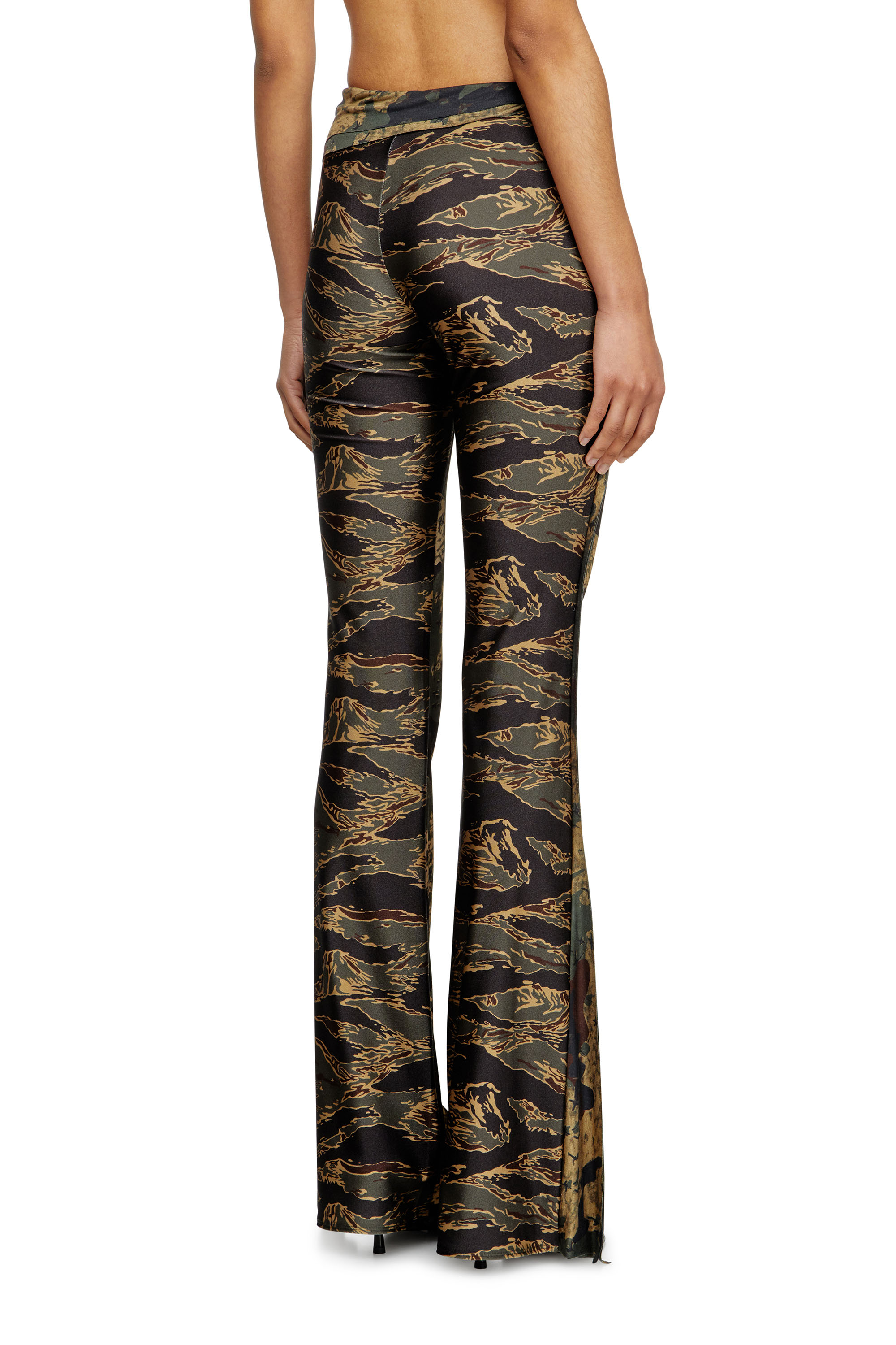Diesel - P-AFFAL, Pantalon de jazz avec imprimés camouflage mélangés Femme in Vert - 4