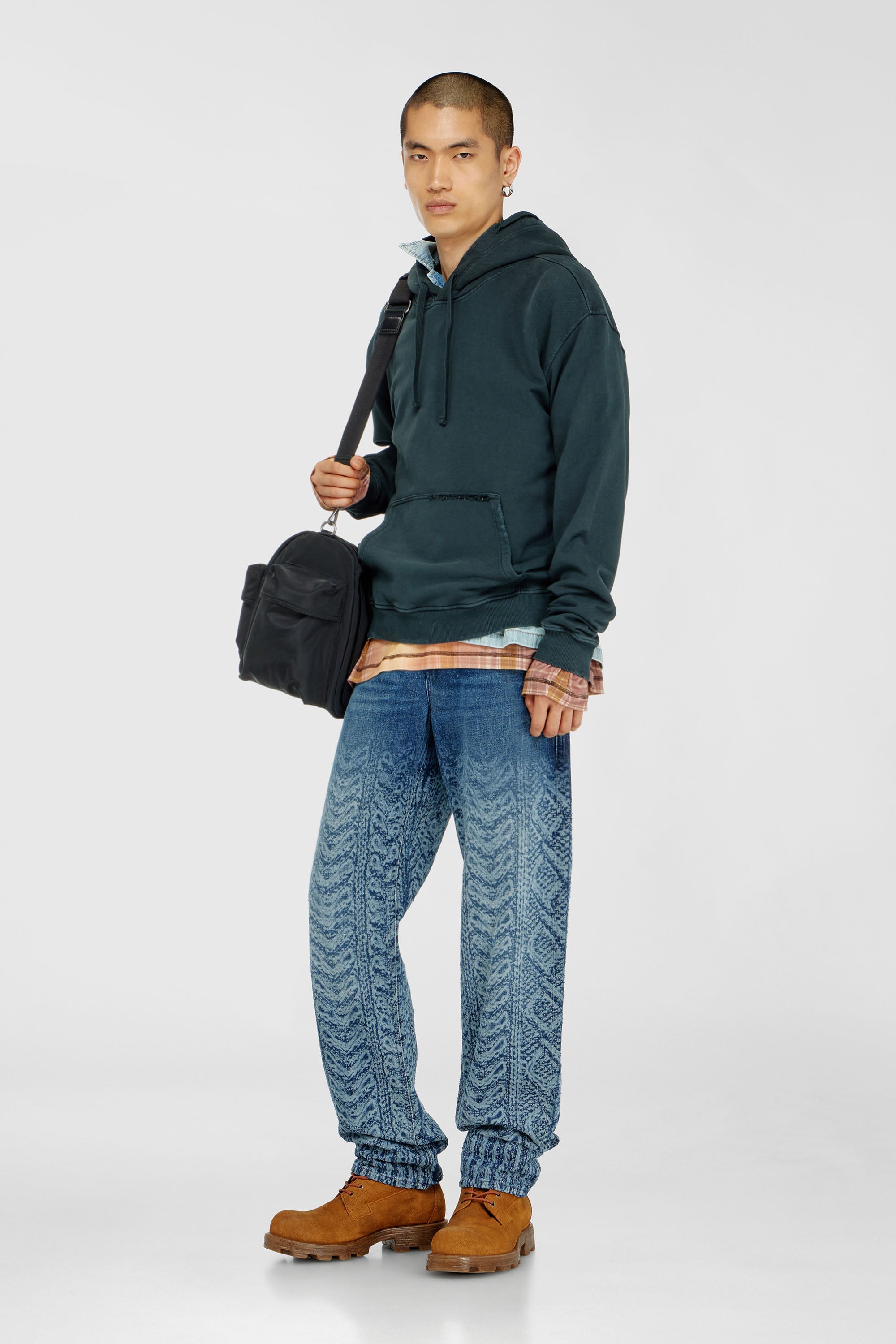 Diesel - S-NORM-HOOD-CRYSTALS, Sweat &agrave; capuche avec d&eacute;chirures et d&eacute;tails en cristal Homme in Vert - 2