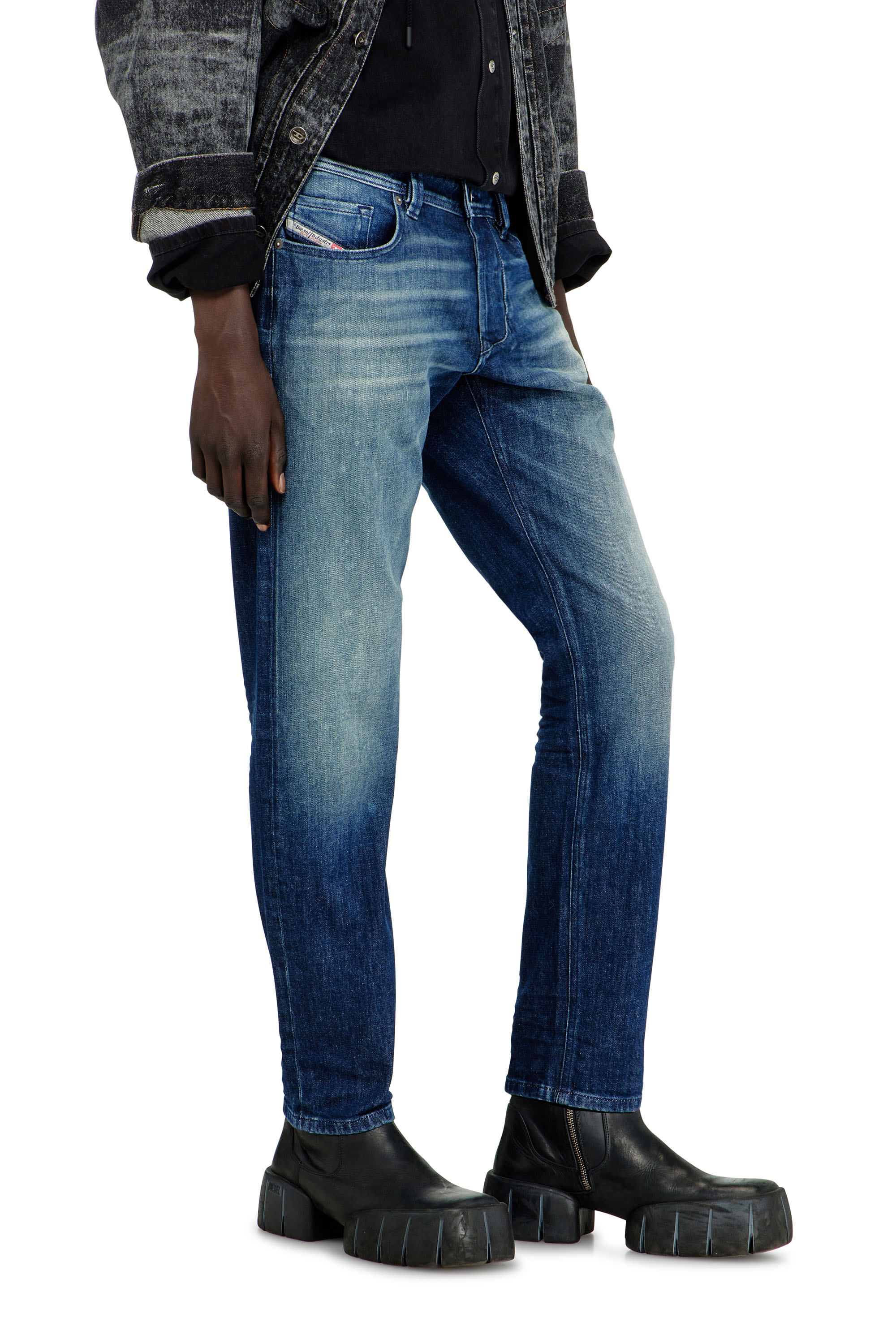 Diesel - Regular Jeans 1986 Larkee-Beex 0KBBR Homme, Bleu Fonc&eacute; - Image 7