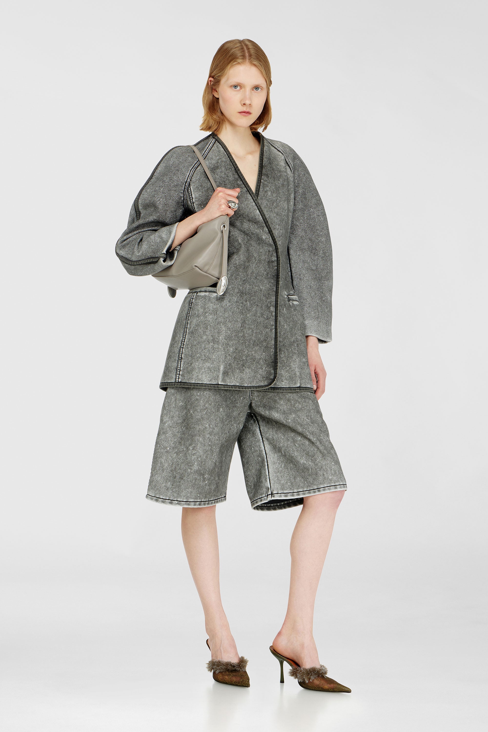 Diesel - P-ARLOR, Bermuda en PU Femme in Gris - 1