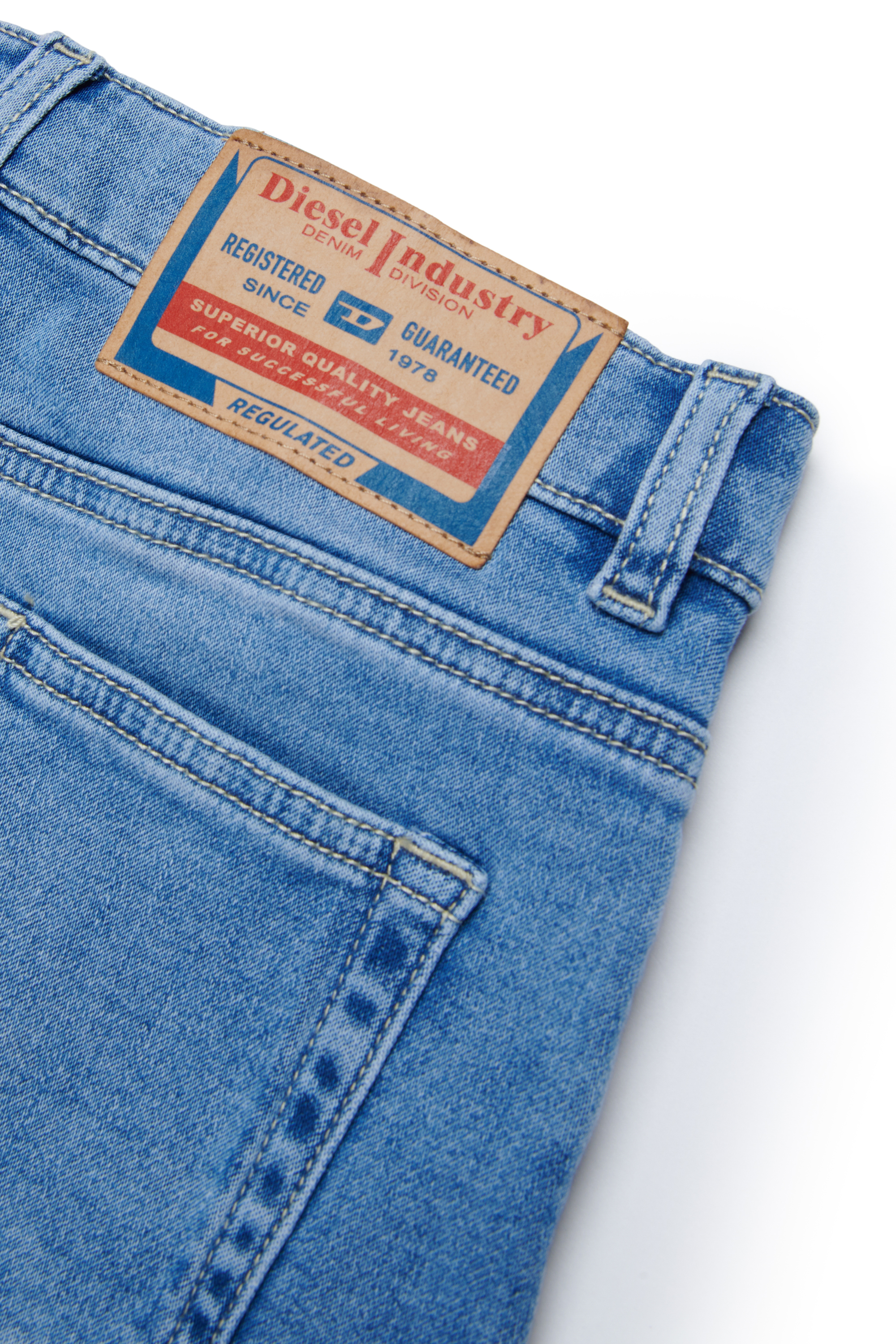 GIANNA JJJ, Bleu Clair