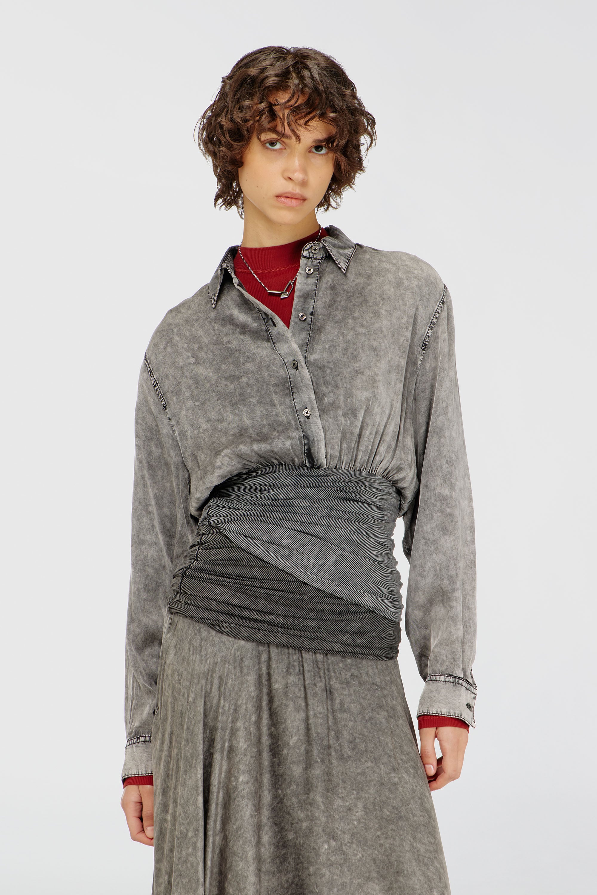 Diesel - C-ASSIA-B1, Chemise satin&eacute;e avec section taille torsad&eacute;e Femme in Gris - 1