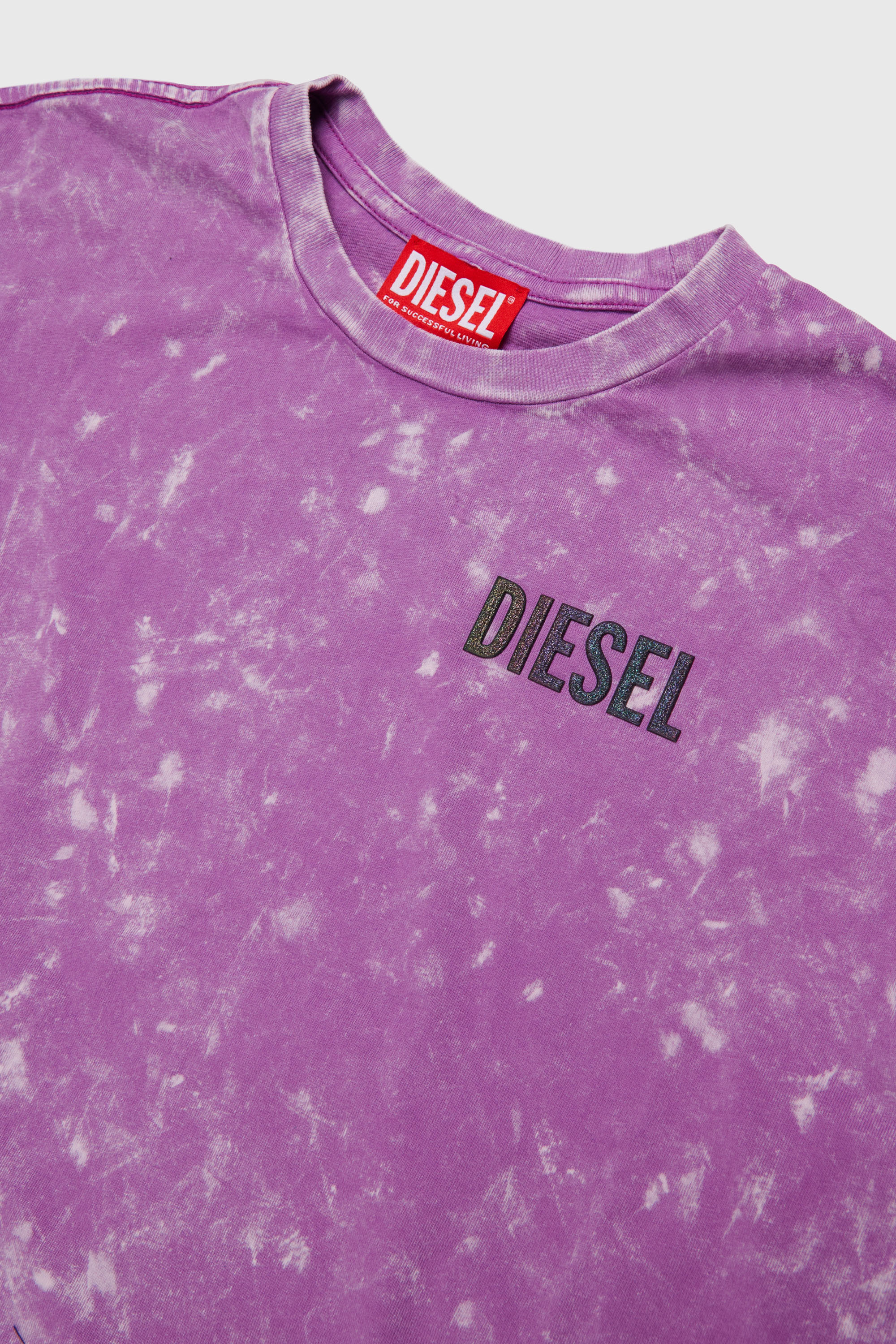 Diesel - TLOXY, T-shirt cropped avec effet tie-dye Femme in Violet - 3