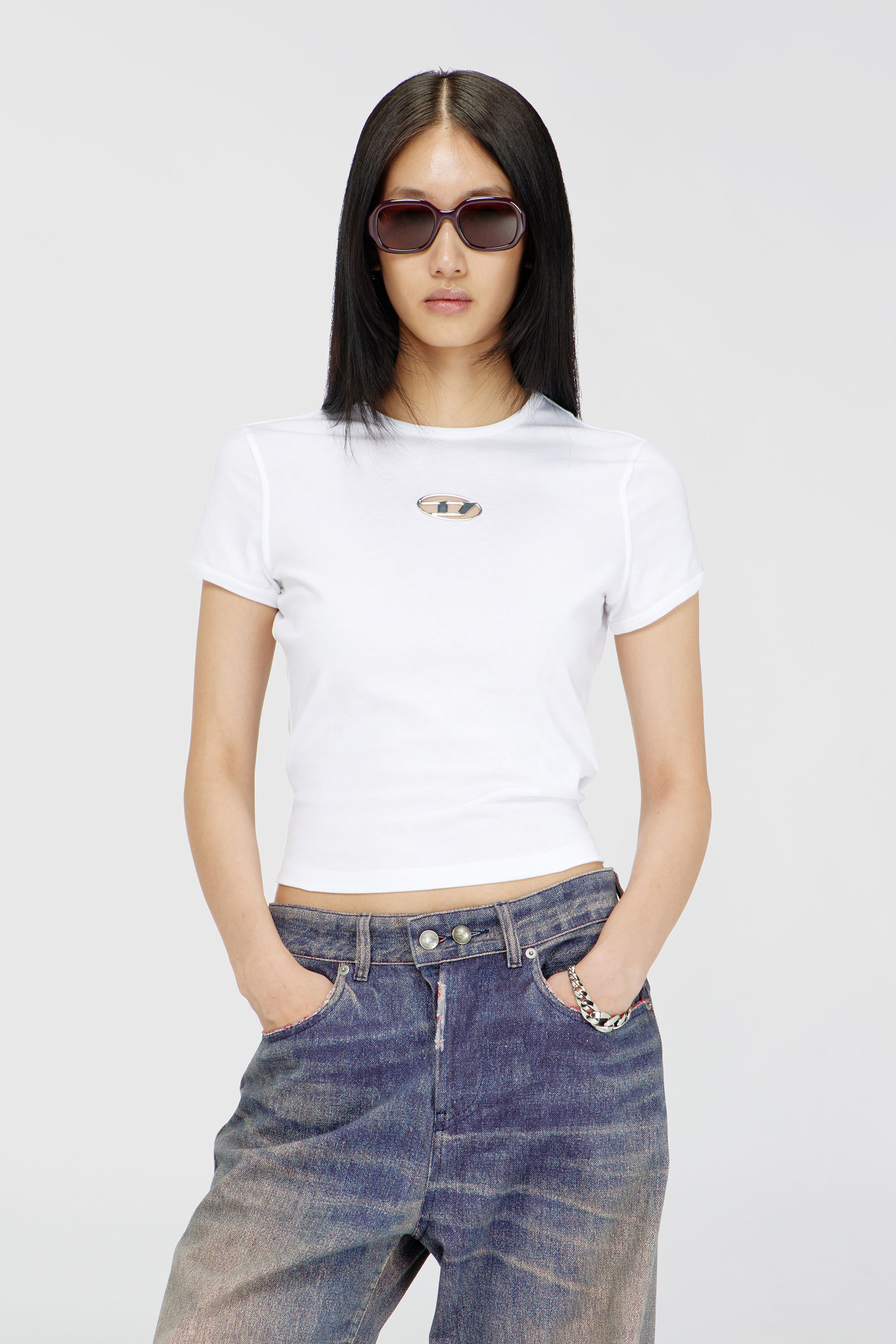 Diesel - T-UNCUTIE-LONG-OD-Q1, T-shirt slim fit avec cut-out Oval D Femme in Blanc - 3