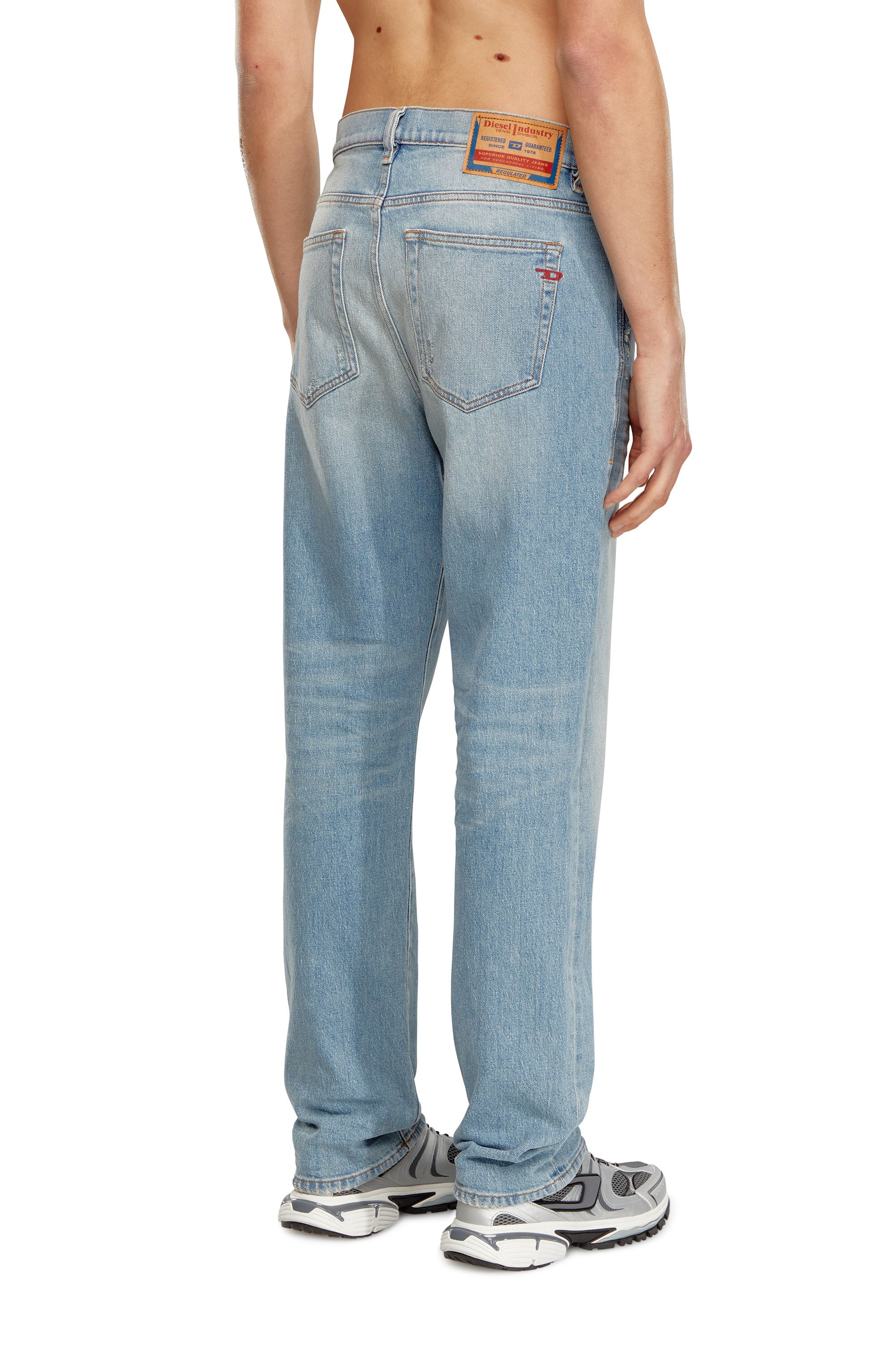 Diesel - Straight Jeans 2020 D-Viker 09H39, Bleu Clair - Image 2