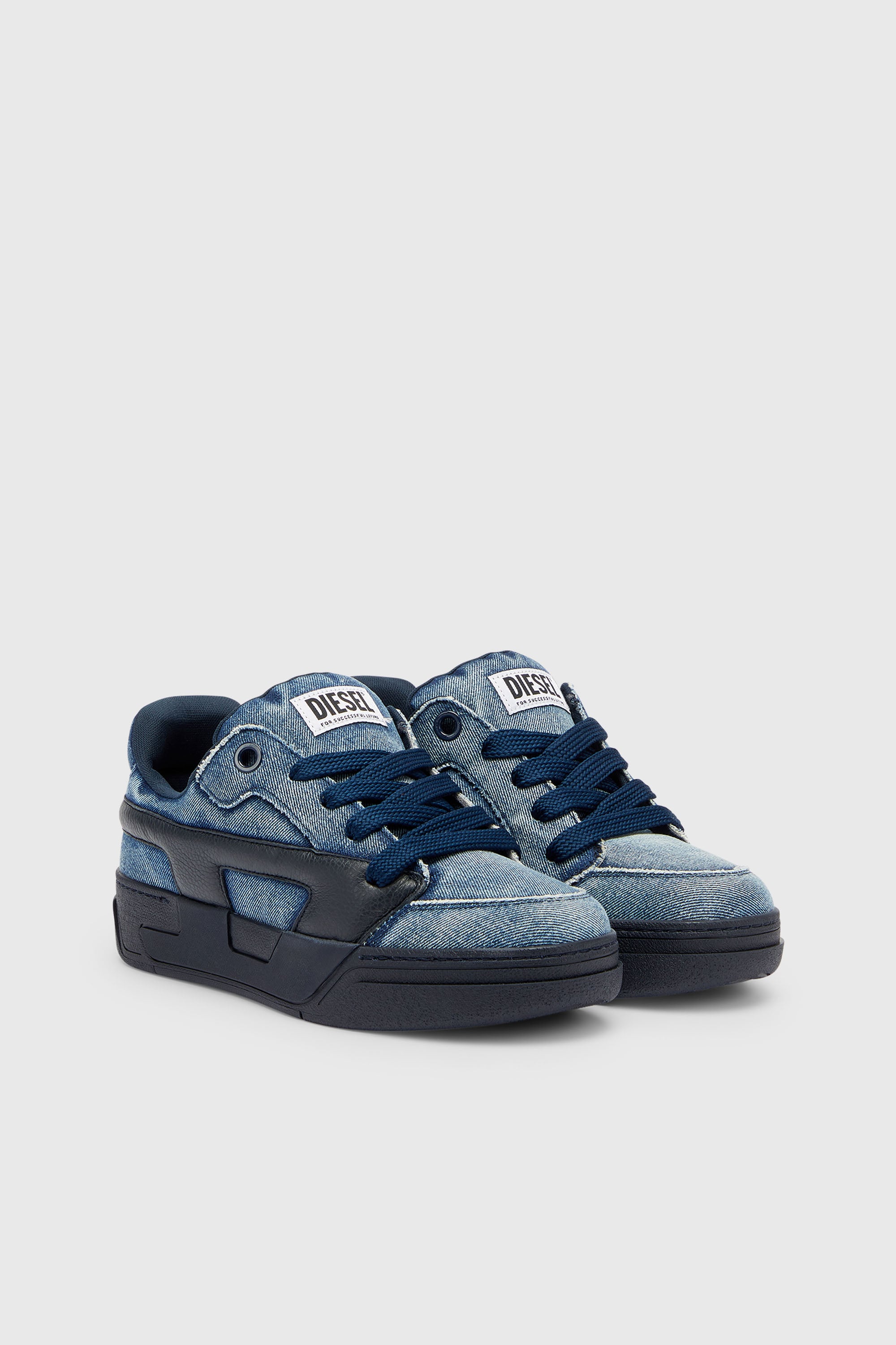 Diesel - S-D-OLLIE LOW, S-D-Ollie - Baskets en denim d&eacute;lav&eacute; effiloch&eacute; Homme in Bleu - 2
