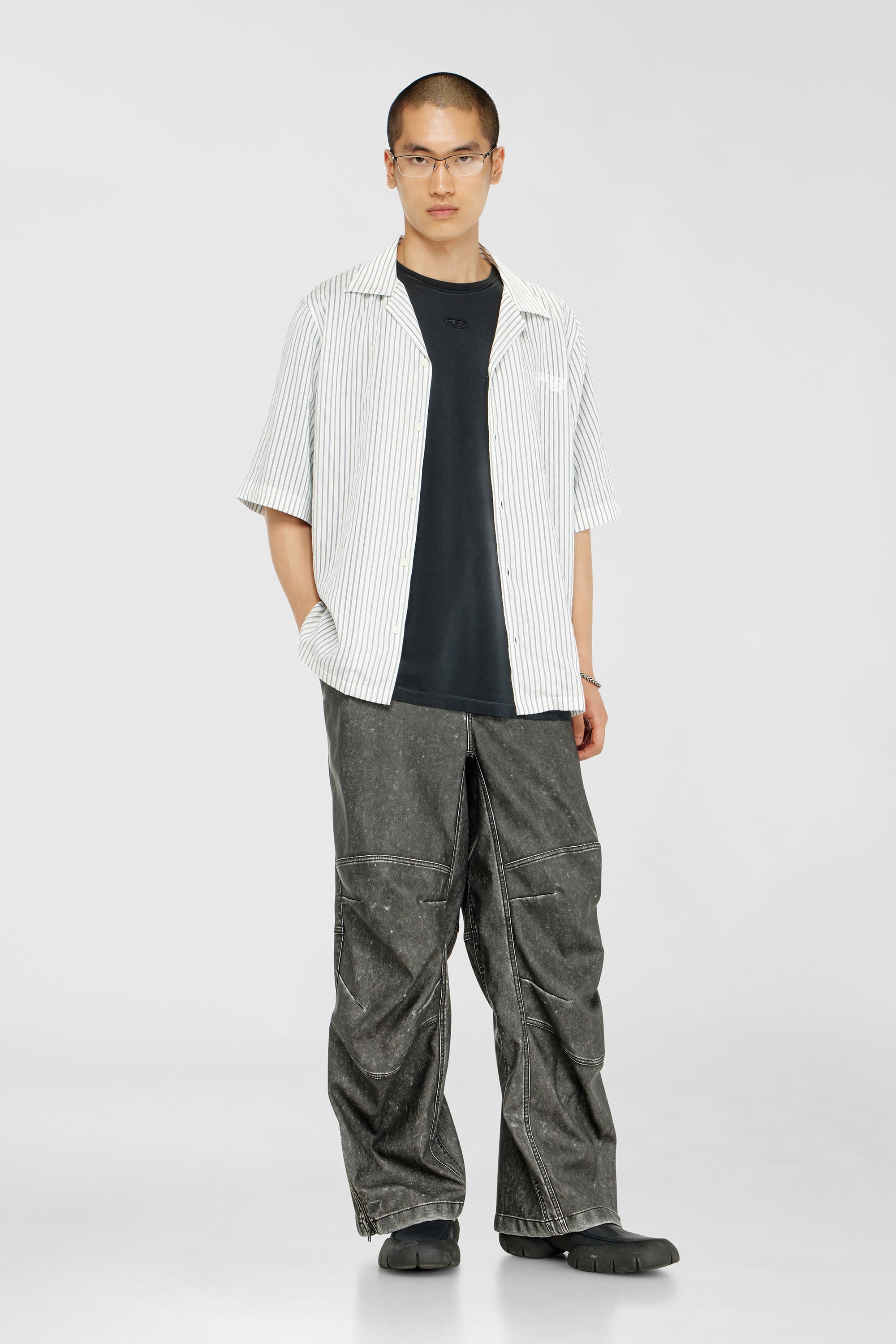 Diesel - T-POCK, T-shirt effet d&eacute;lav&eacute; avec poche d&eacute;chir&eacute;e Homme in Noir - 2