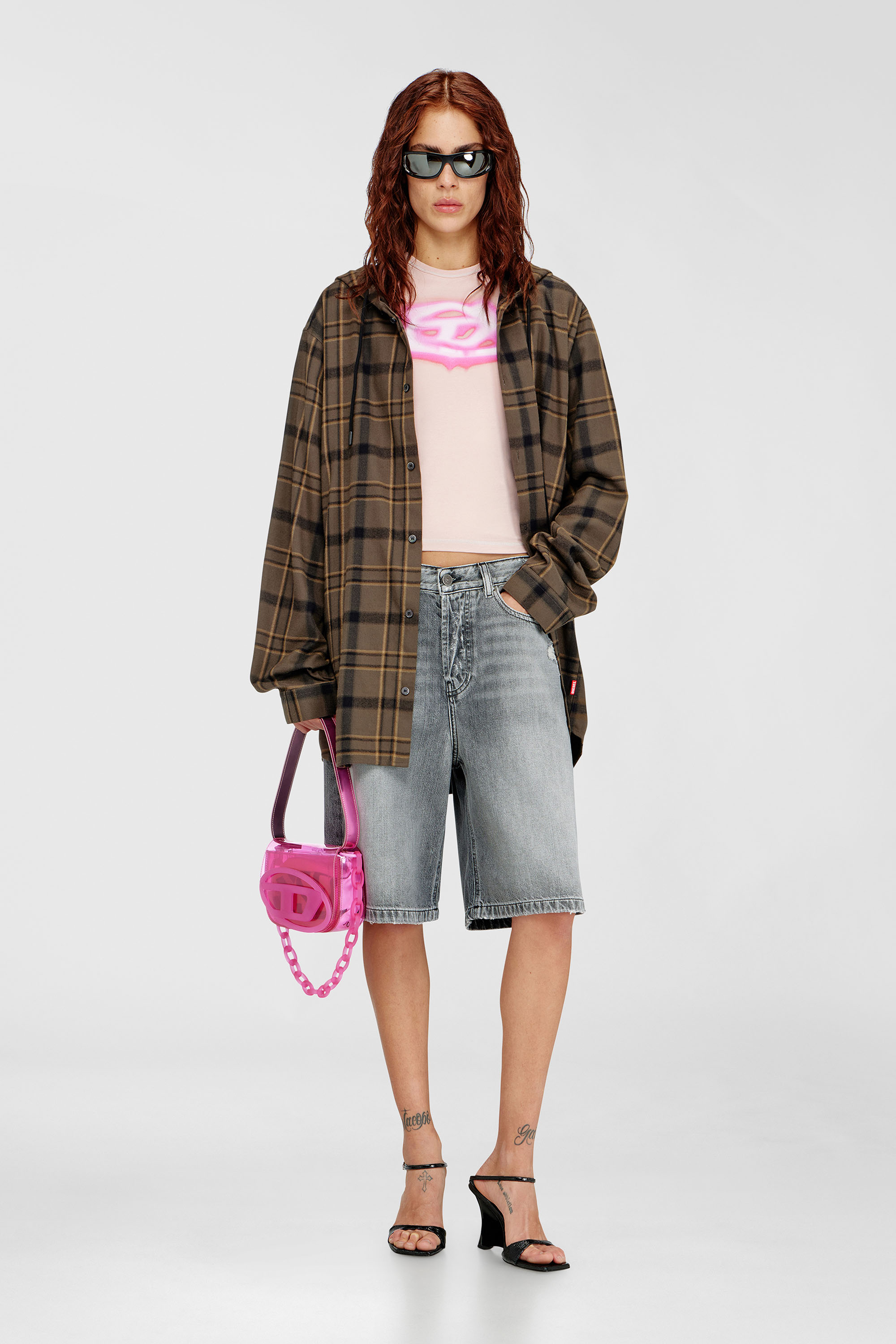 Diesel - DE-SIRE-SHORT, Short en denim &agrave; ourlets effiloch&eacute;s Femme in Gris - 1