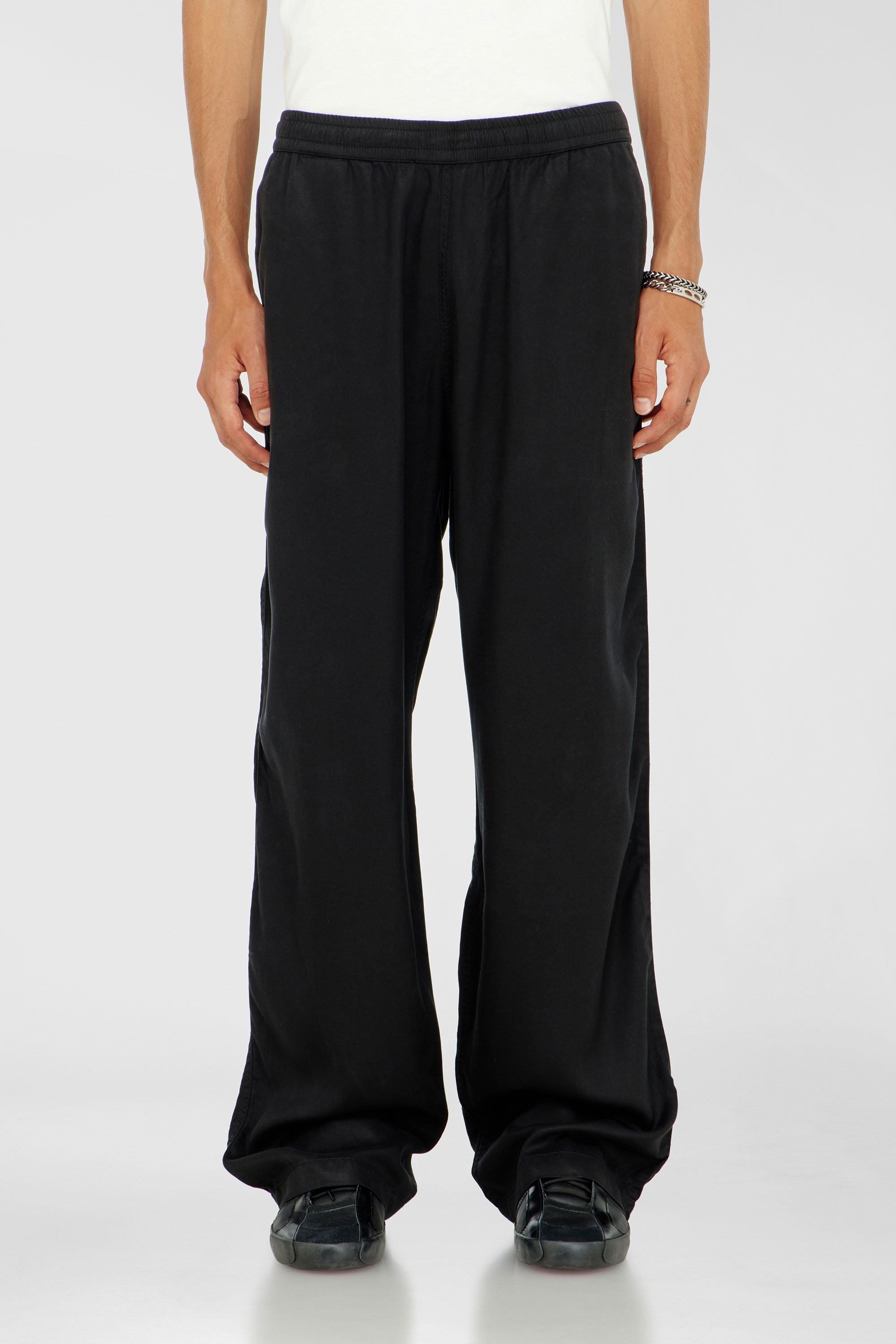 Diesel - P-DREYER-C, Pantalon &agrave; cordon en serg&eacute; d&eacute;lav&eacute; Homme in Noir - 3