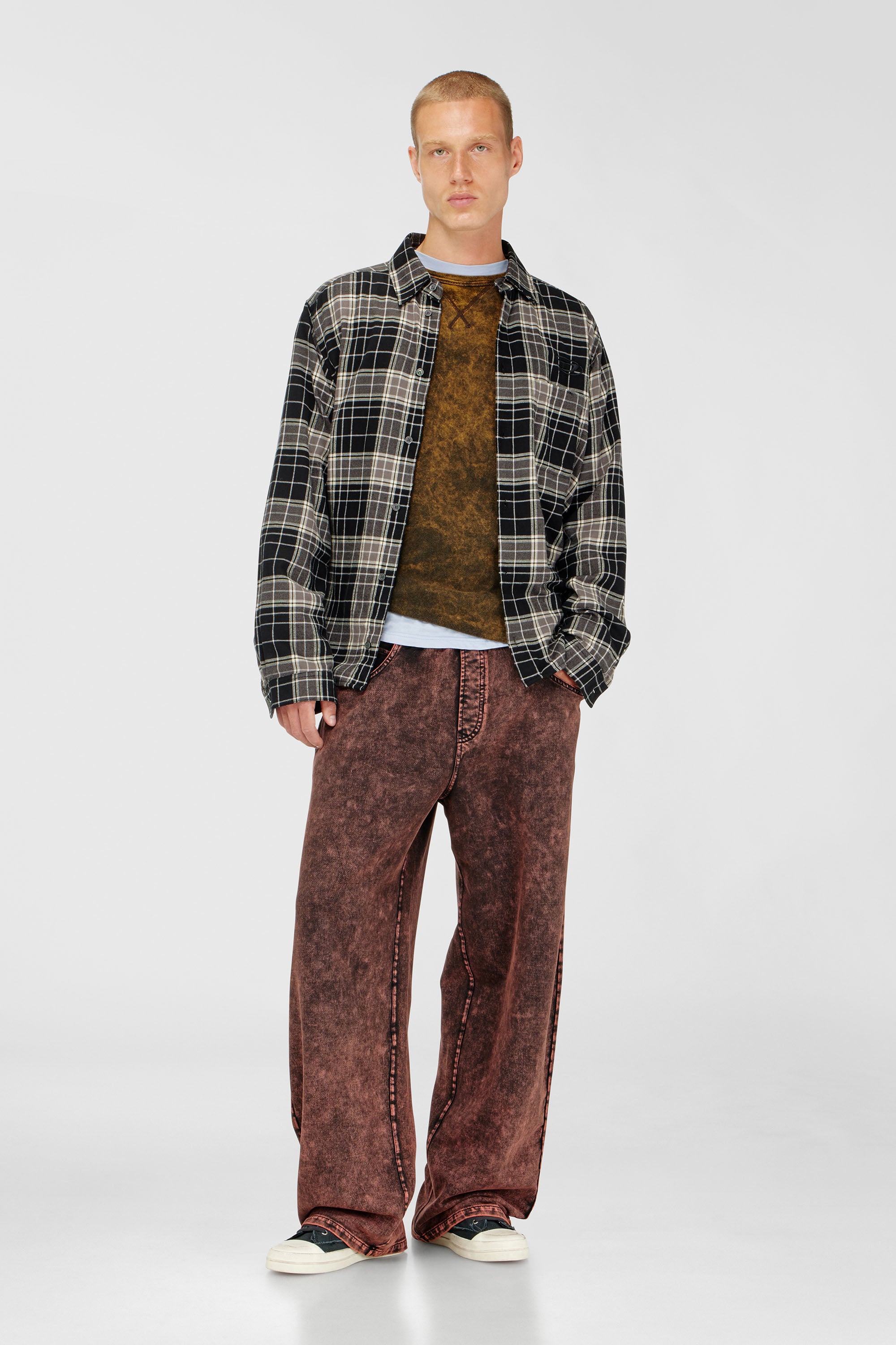 Diesel - T-BOXT-LS-RAW, T-shirt &agrave; manches longues effet acid-wash, d&eacute;tails effiloch&eacute;s Homme in Marron - 2