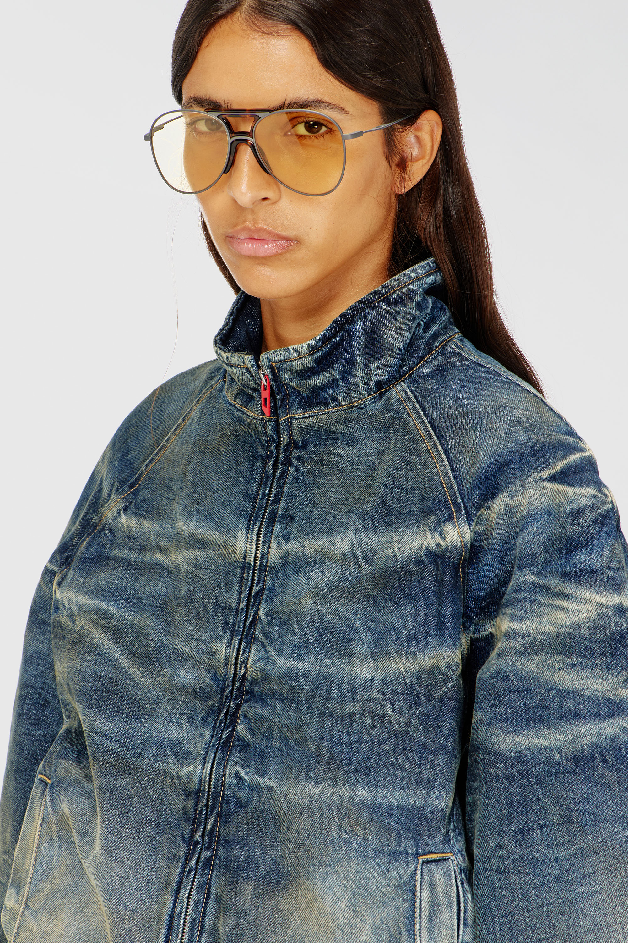 Diesel - DE-BARUS-FSJ1, Veste matelass&eacute;e en denim froiss&eacute; effet us&eacute; Femme in Bleu - 5