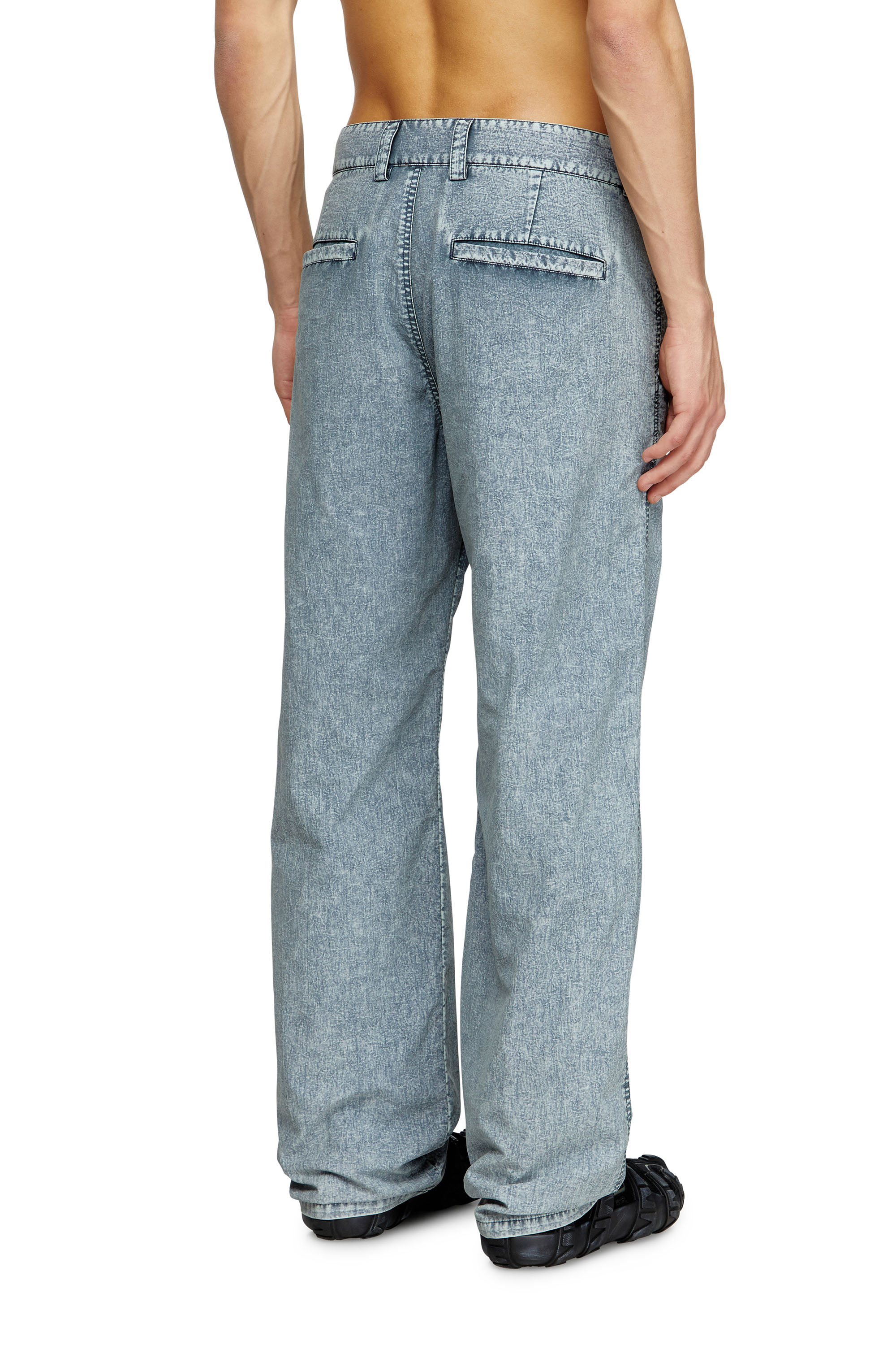 Diesel - P-HANTIK-CHINO, Pantalon chino en taslan de nylon recyclé Homme in Bleu - 4