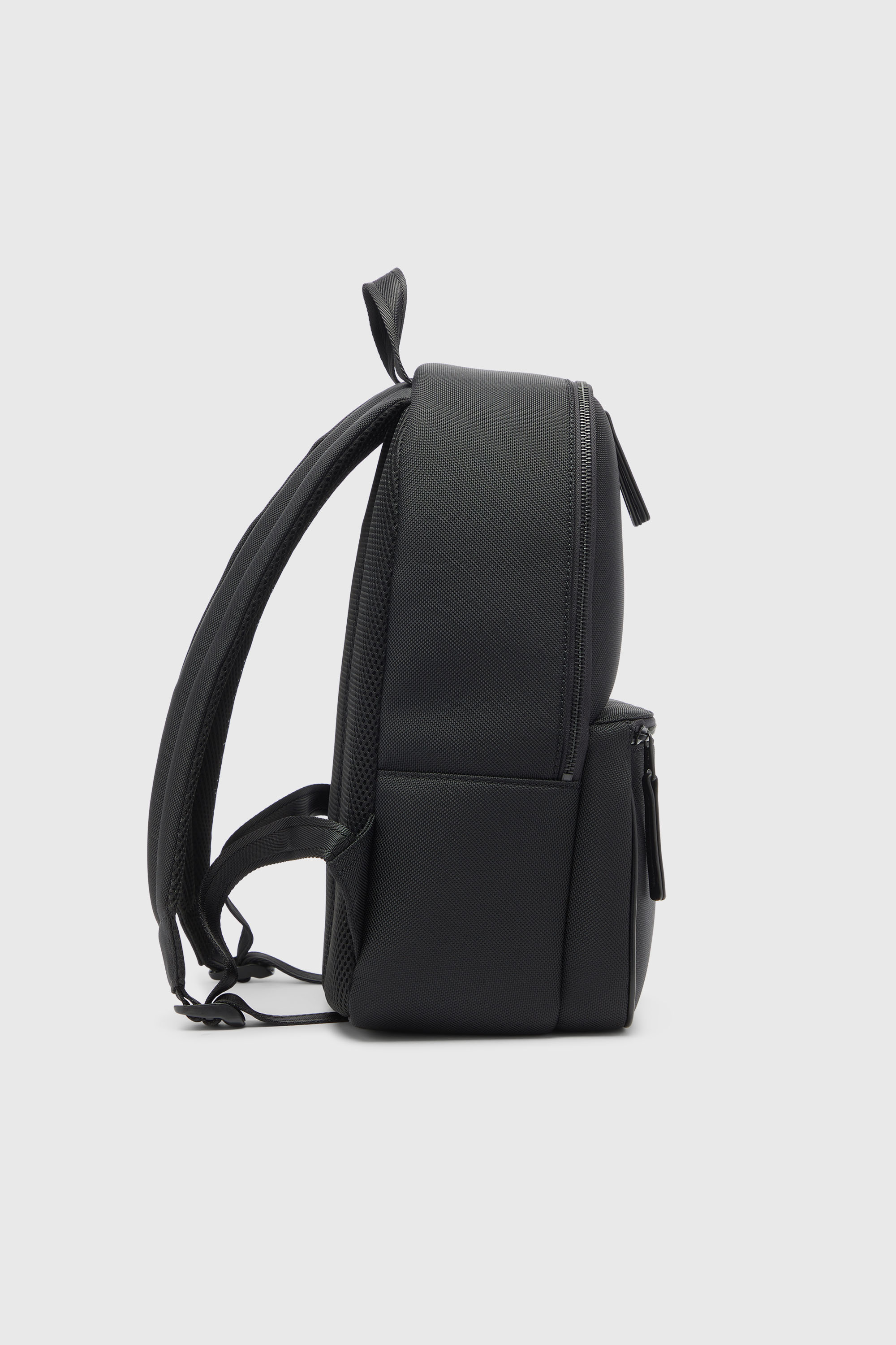 Diesel - HOLI-D BACKPACK M, Holi-D - Sac &agrave; dos en nylon avec logo Oval D Mixte in Noir - 3