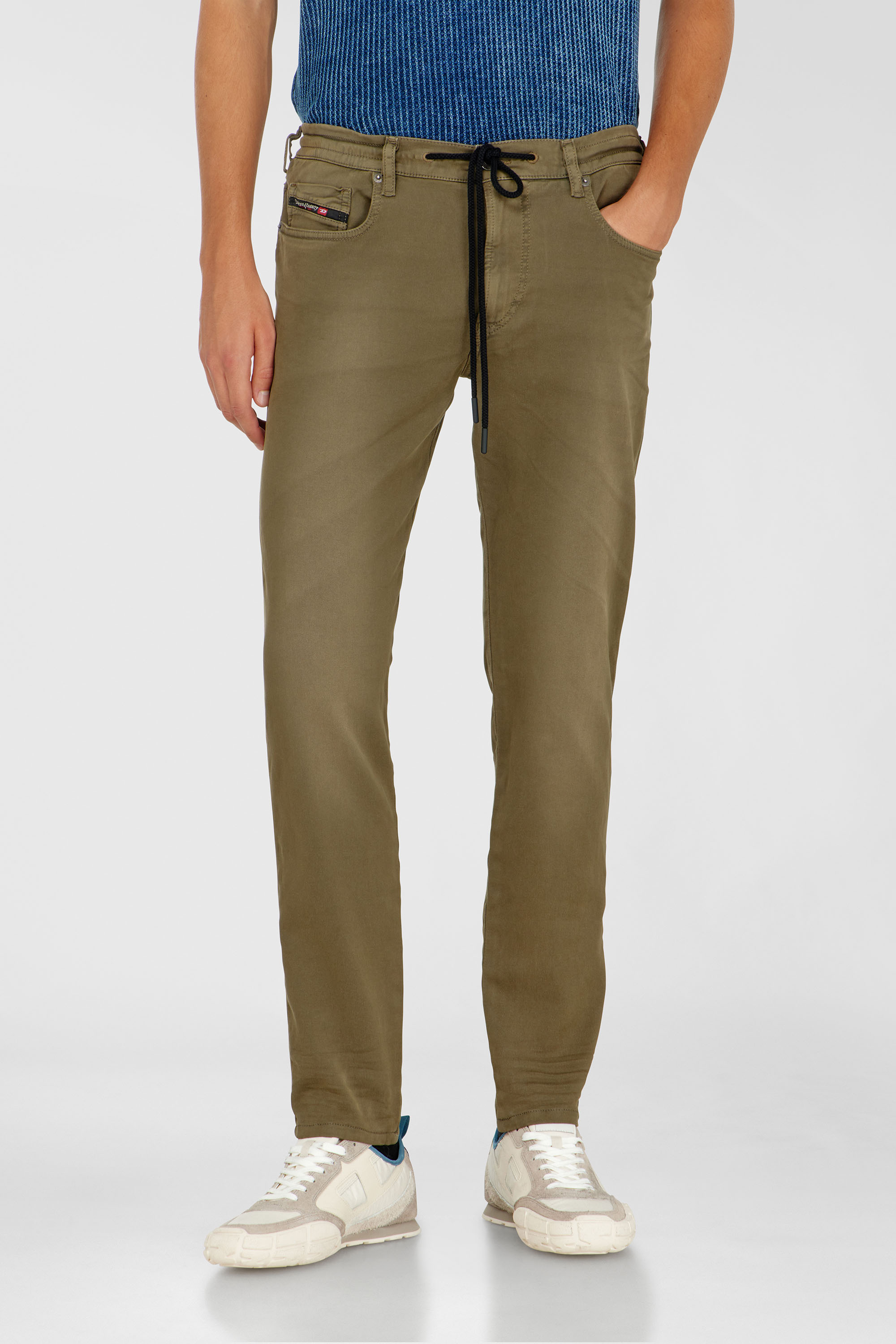 Diesel - Slim 2062 D-Strukt Joggjeans&reg; 0670M Homme, Vert - Image 2
