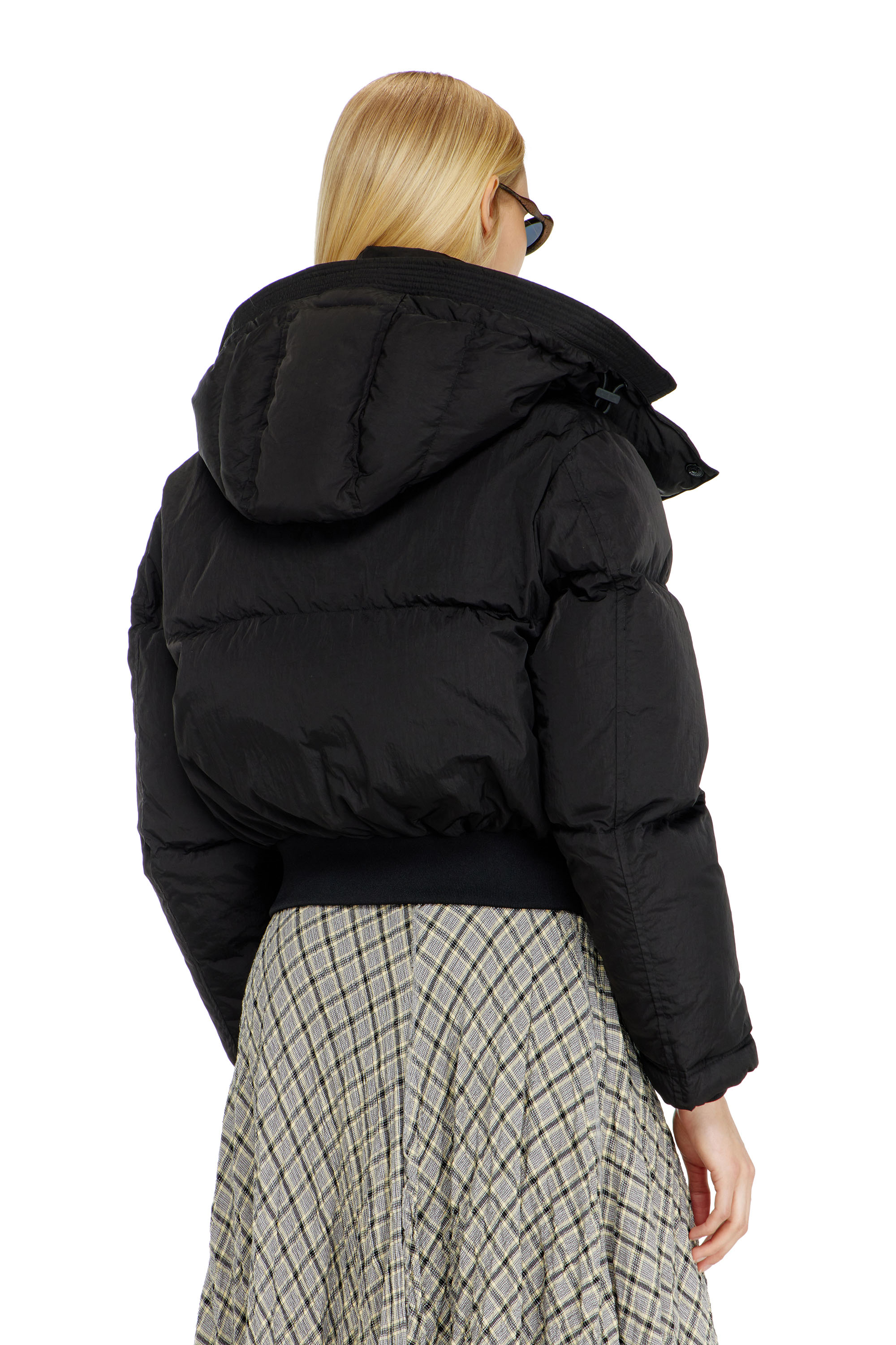 Diesel - W-PEYT-SHORT-NEW-WD, Doudoune en nylon froiss&eacute; avec capuche amovible Femme in Noir - 4