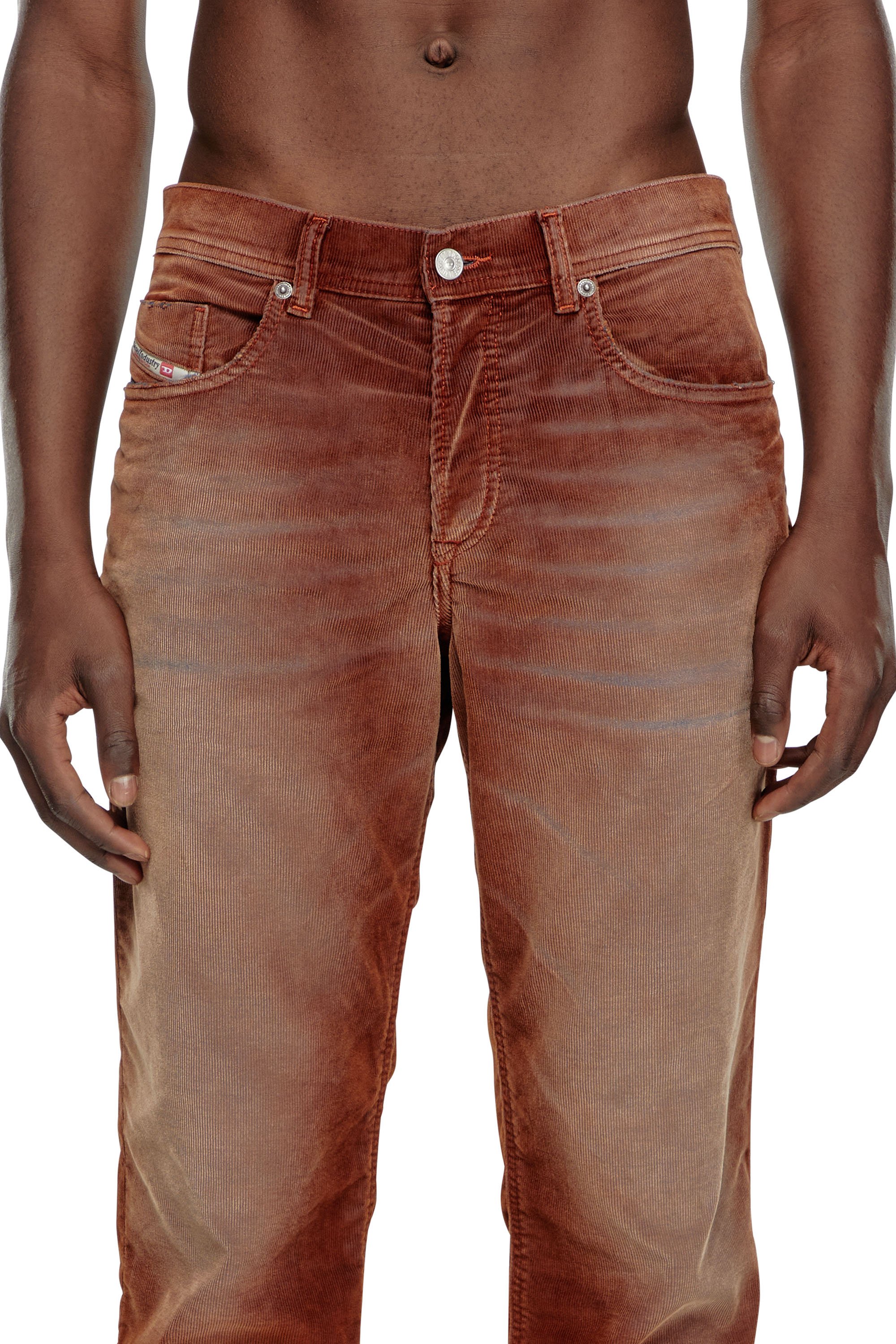 Diesel - Homme Tapered Jeans 2023 D-Finitive 003II, Marron - Image 5
