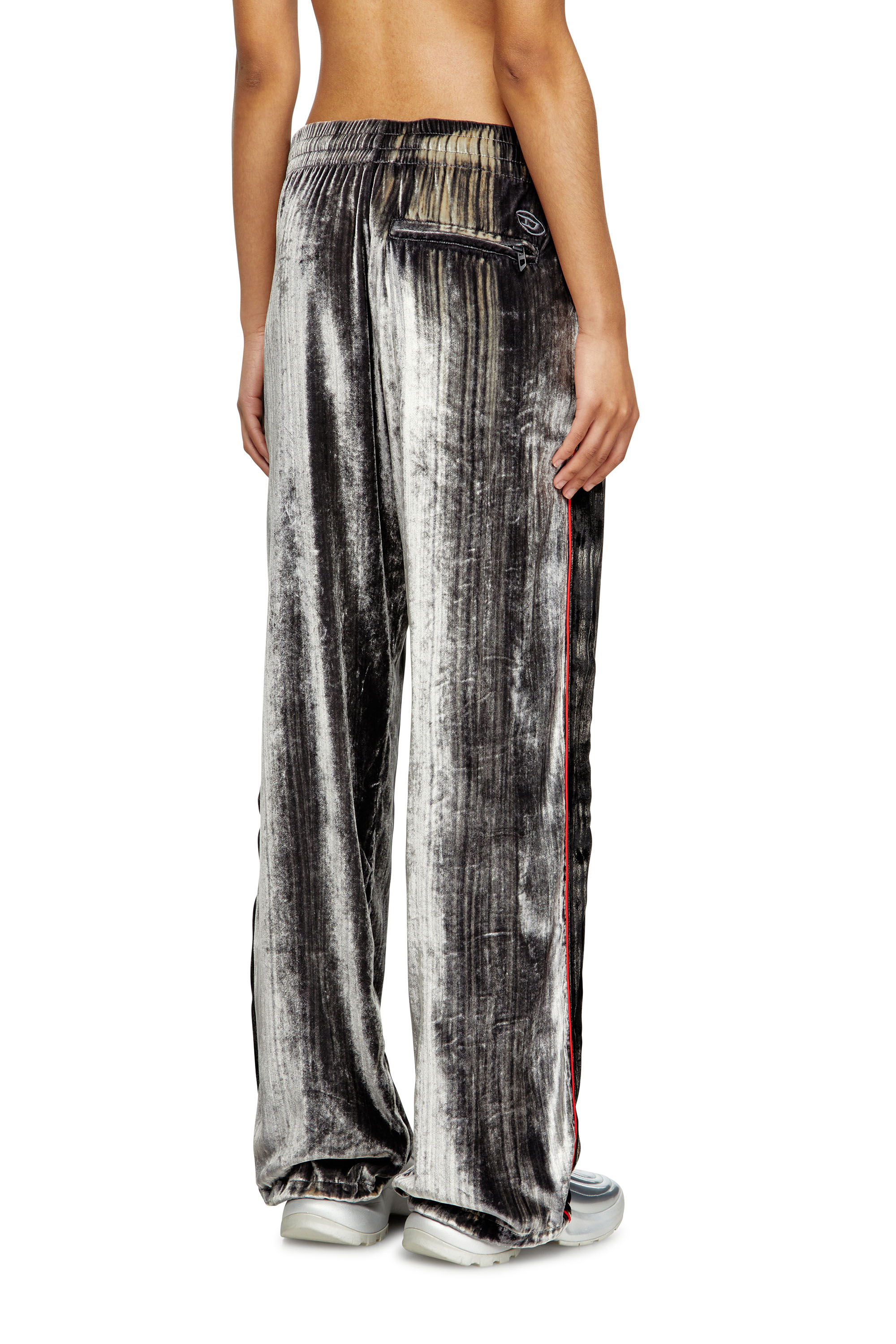 Diesel - P-HAY-FEM, Pantalon de survêtement en velours traité Femme in Gris - 4